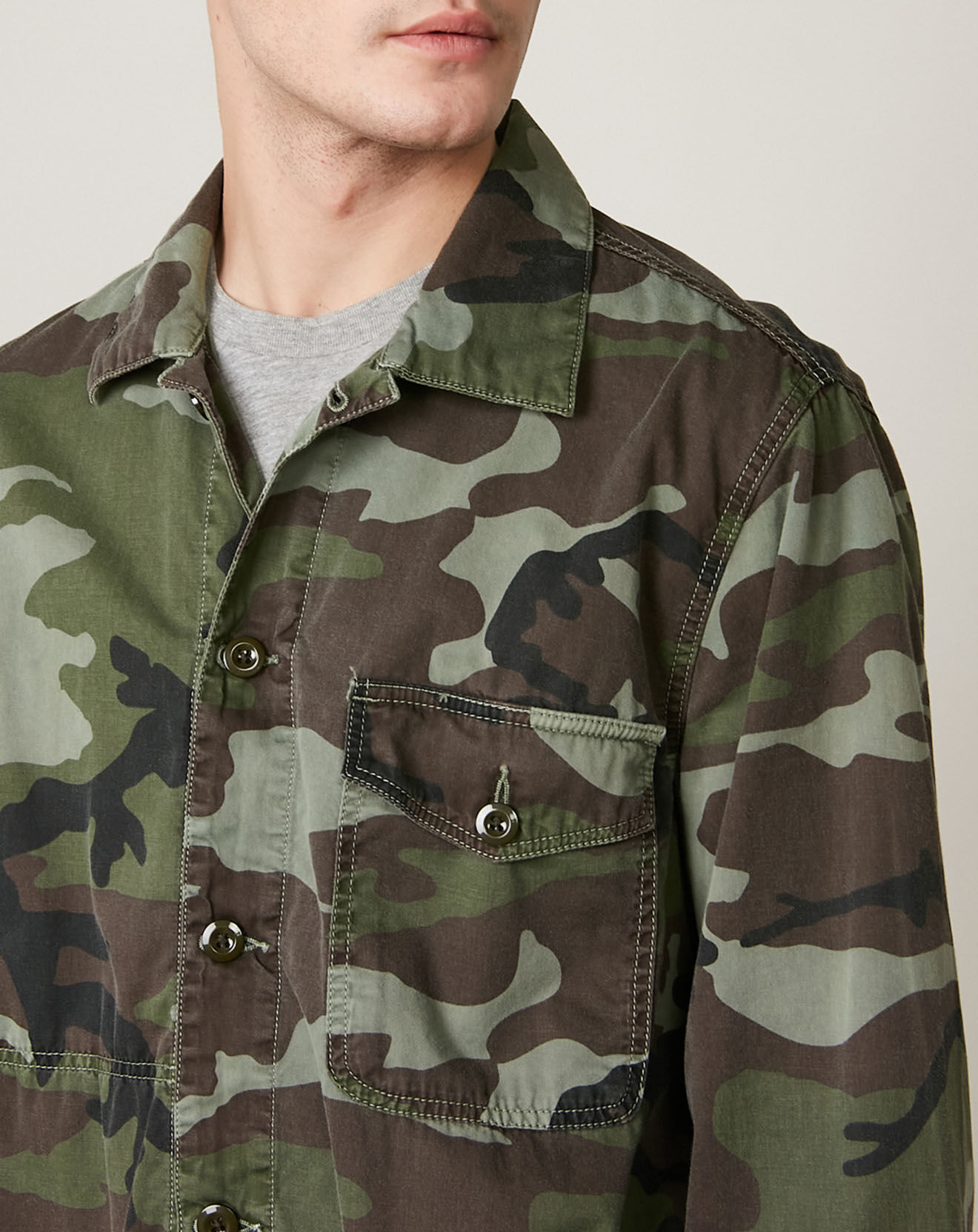 Hartford Veste Jules camo overdyed moss