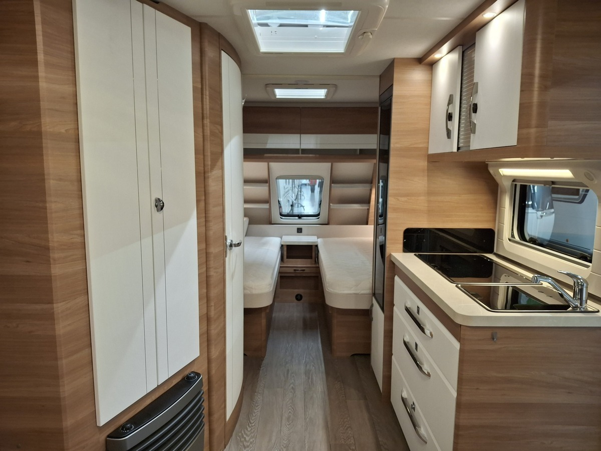 Hobby De Luxe 495 UL 2023 caravan