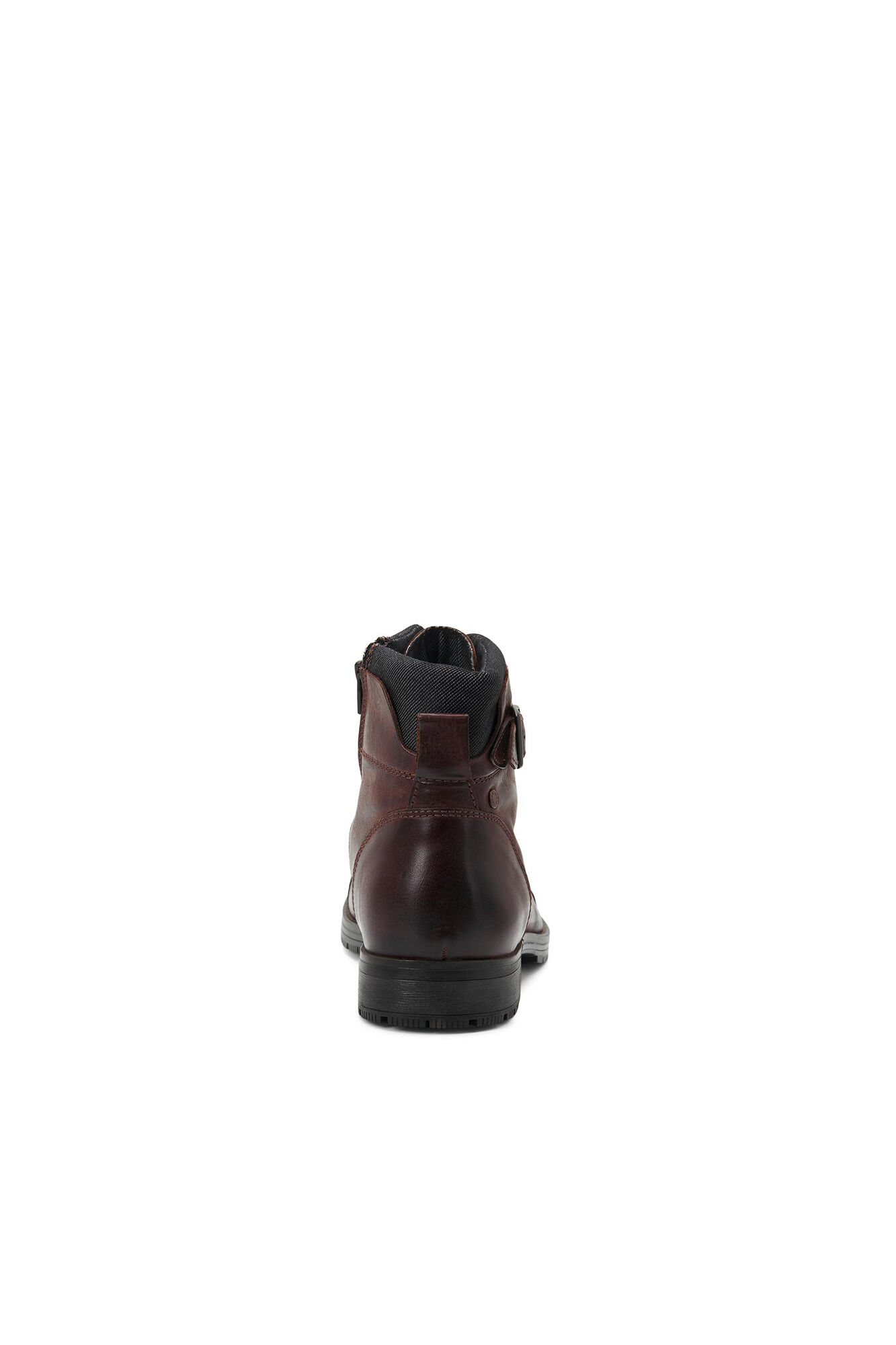 Bota de couro com sola tratorada