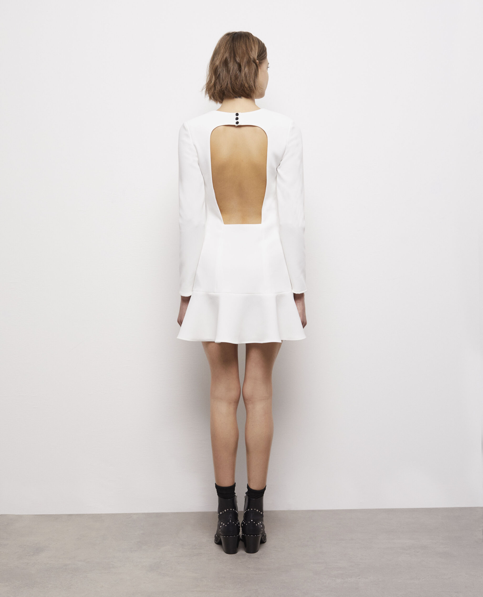 Robe courte blanche avec volant