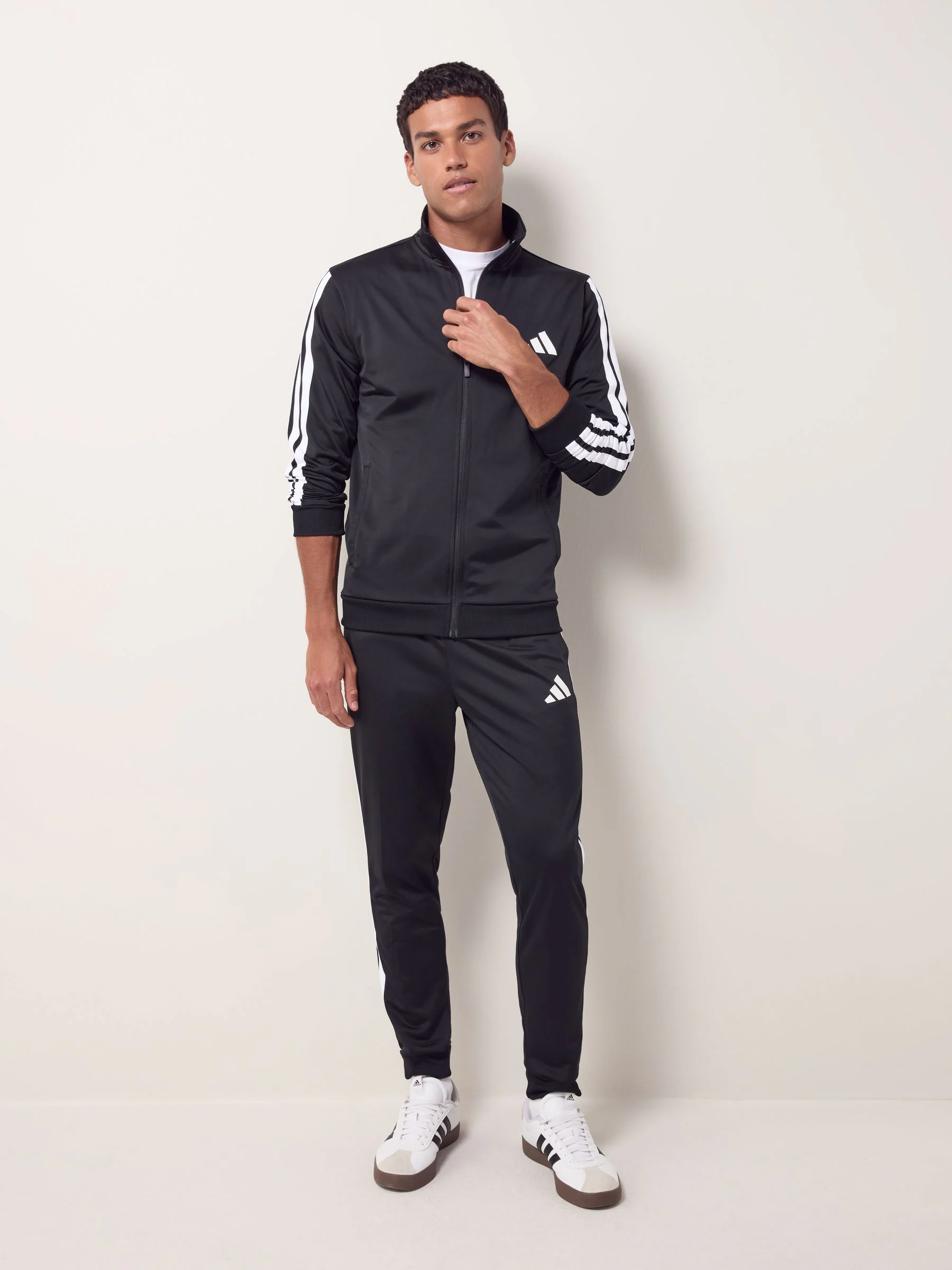 Zwart - adidas Sportswear basic tricot trainingspak met 3 strepen
