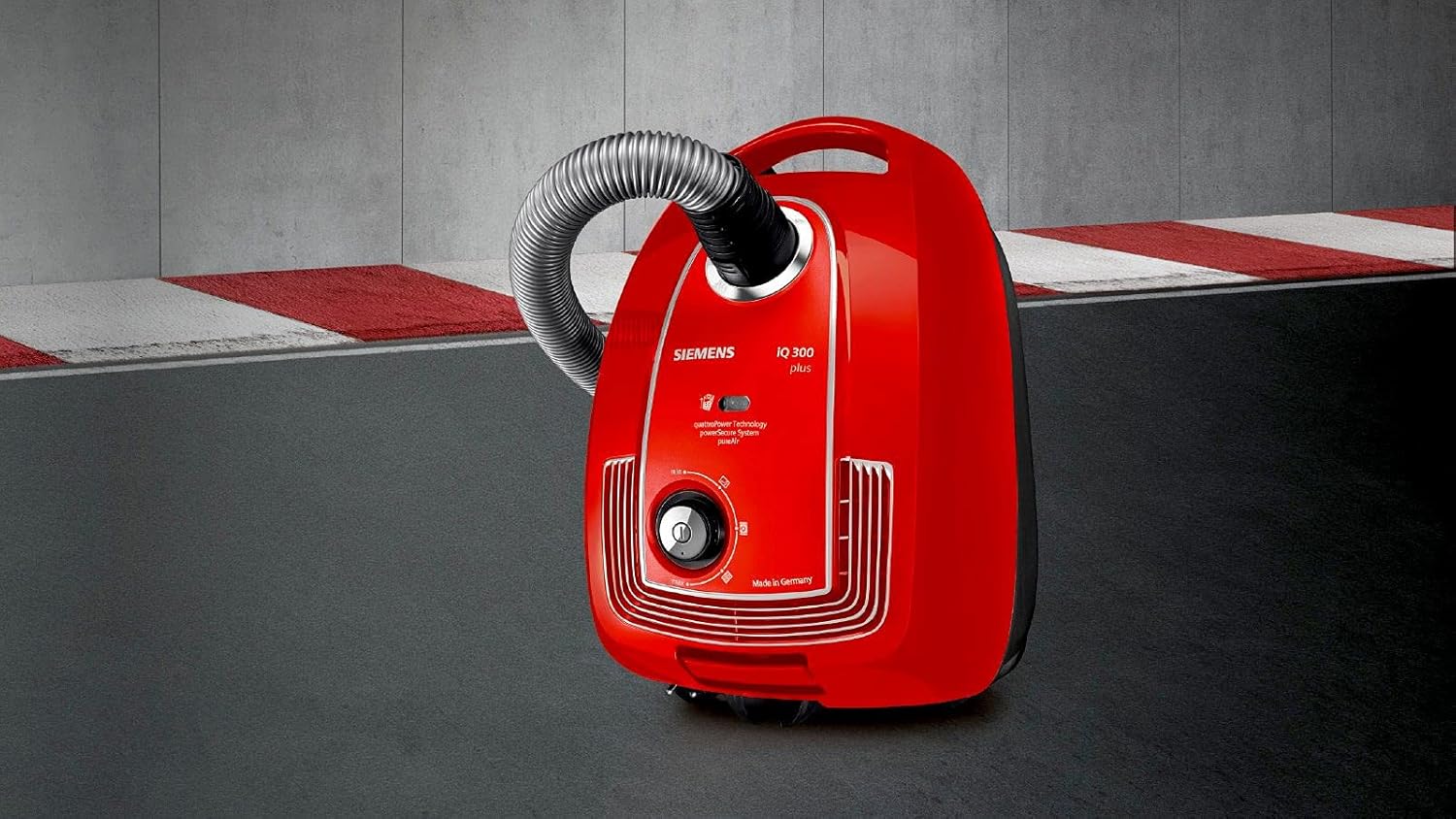 Siemens Staubsauger mit Beutel iQ300 VSP3AAAA, Bodenstaubsauger, Hygiene-Filter, Bodendüse für Parkett, Teppich, Fliesen, langes Kabel, Fugendüse, 750 W, rot