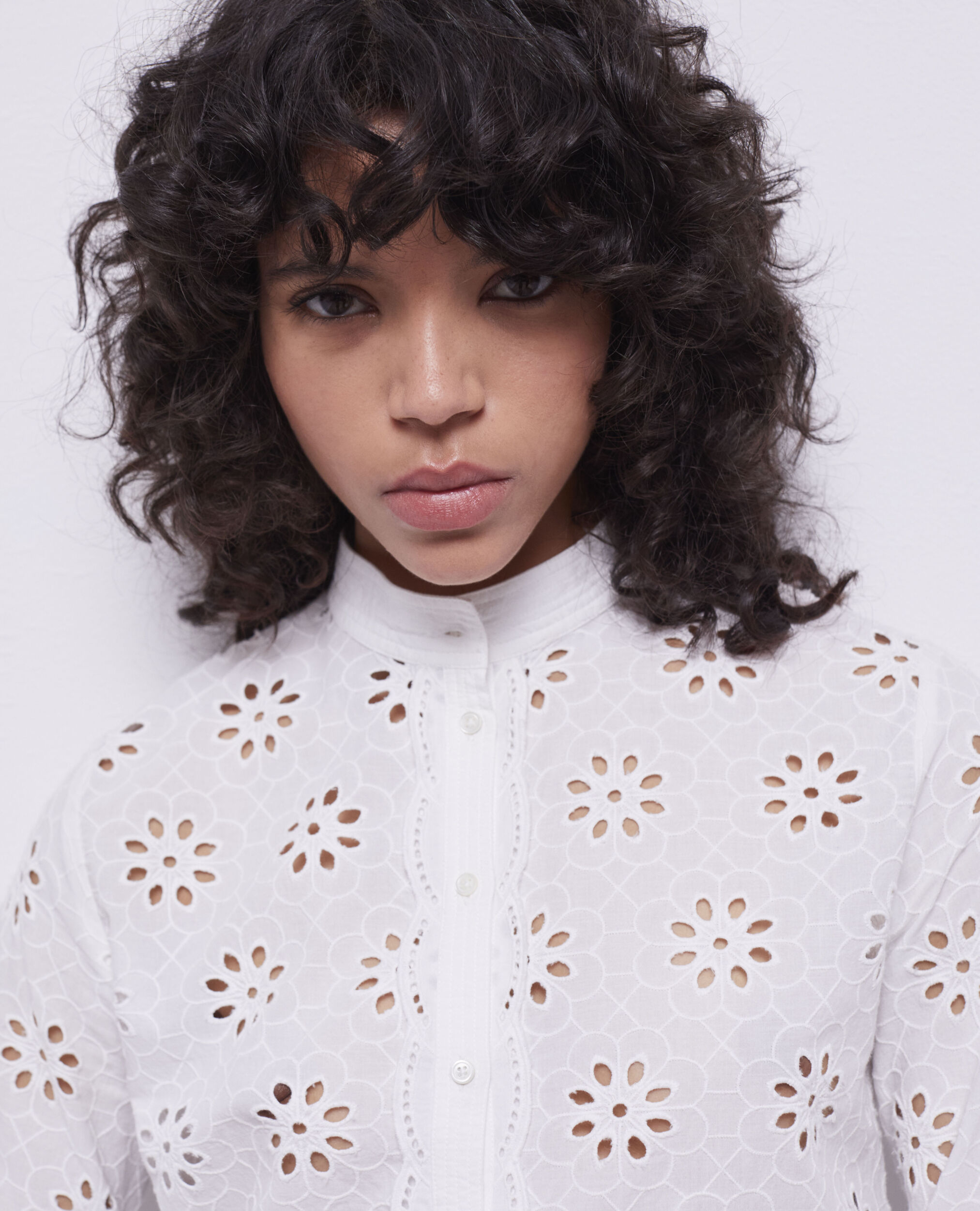 Chemise courte blanche en broderie Anglaise