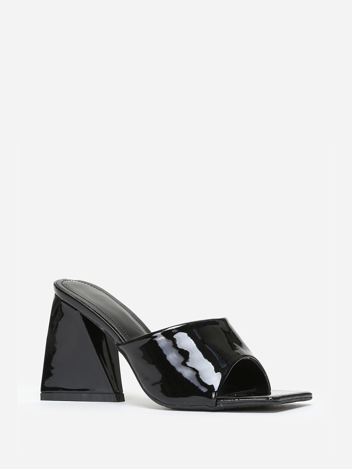 Mules vernies à talon en triangle- Noir