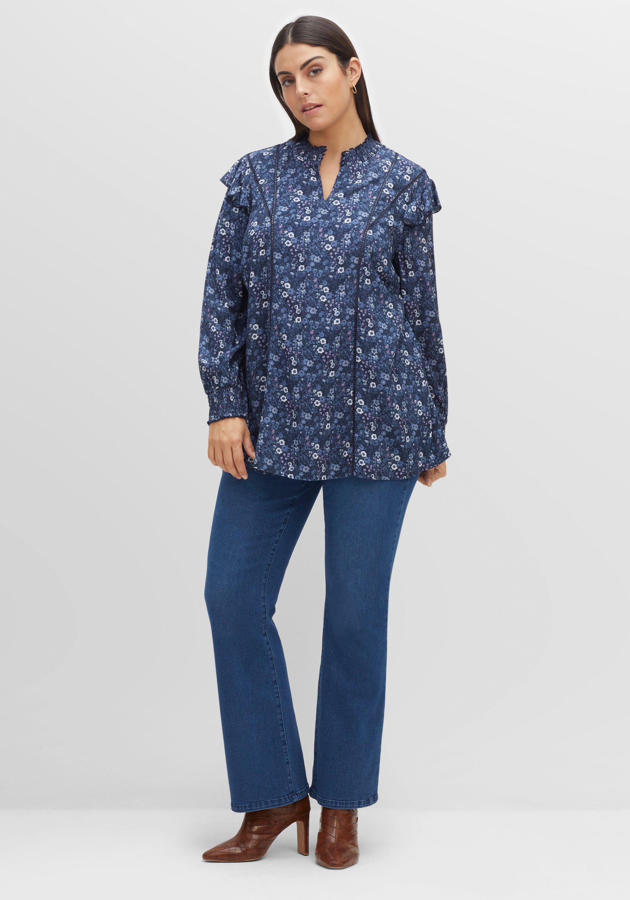Bootcut-Jeans mit Stoffgürtel und markanten Taschen