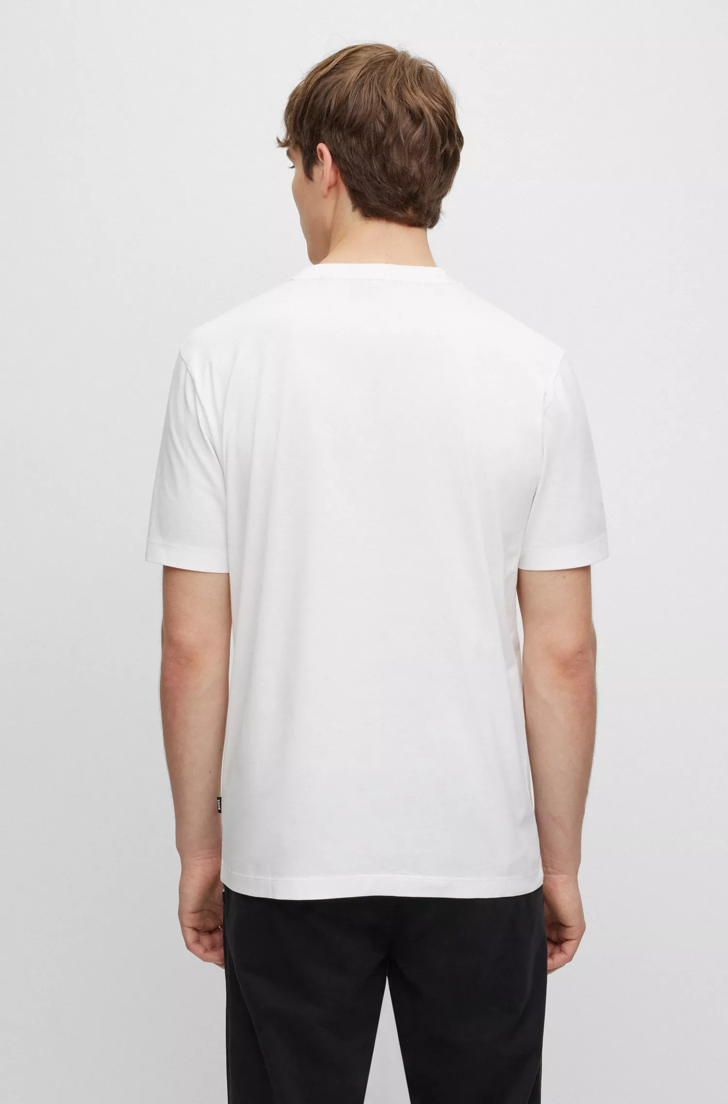 Camiseta BOSS preta em algodão mercerizado com estampa de alto brilho.