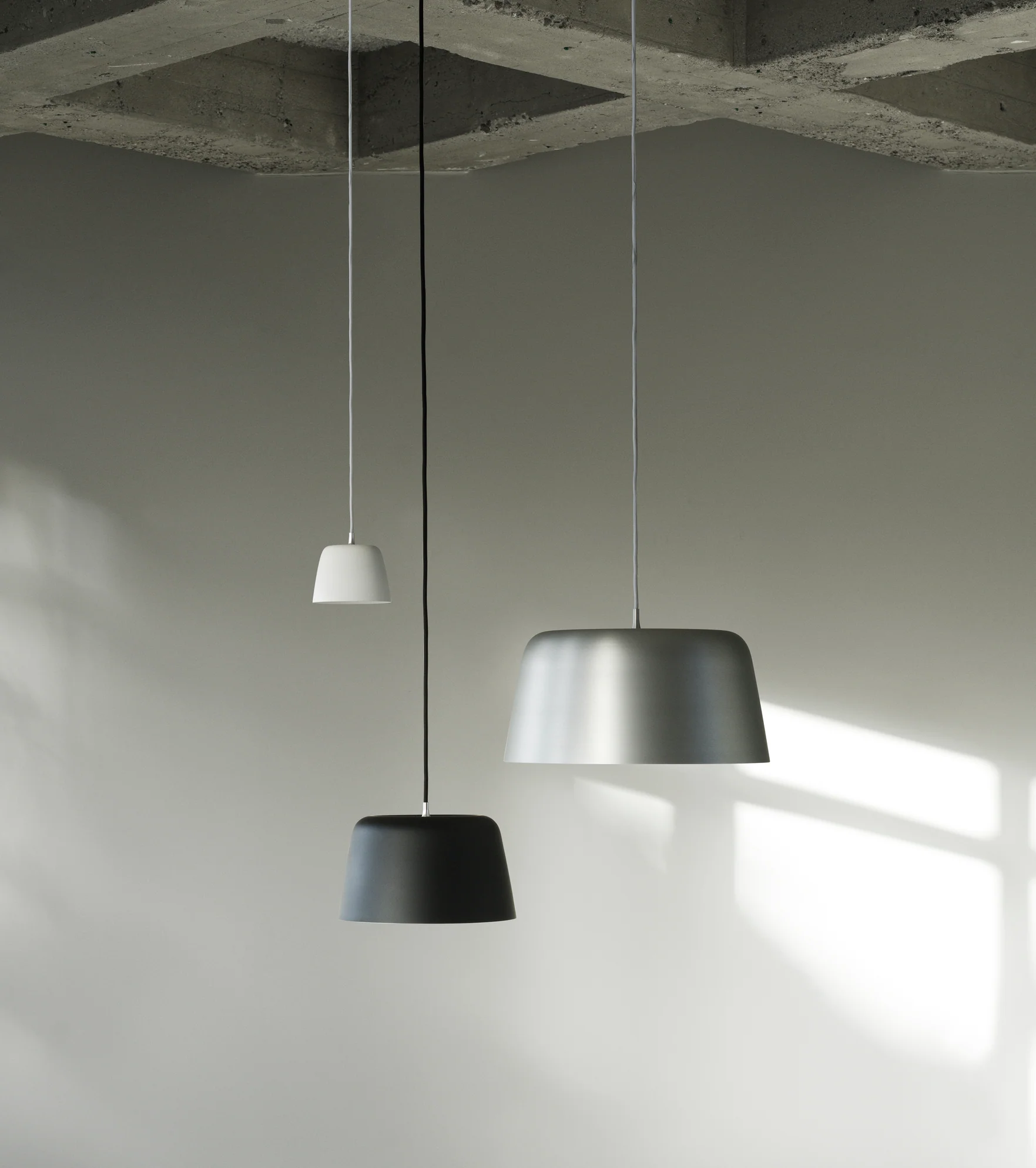 Normann Copenhagen  Tub lampe, Aluminium - Ø44 cm.