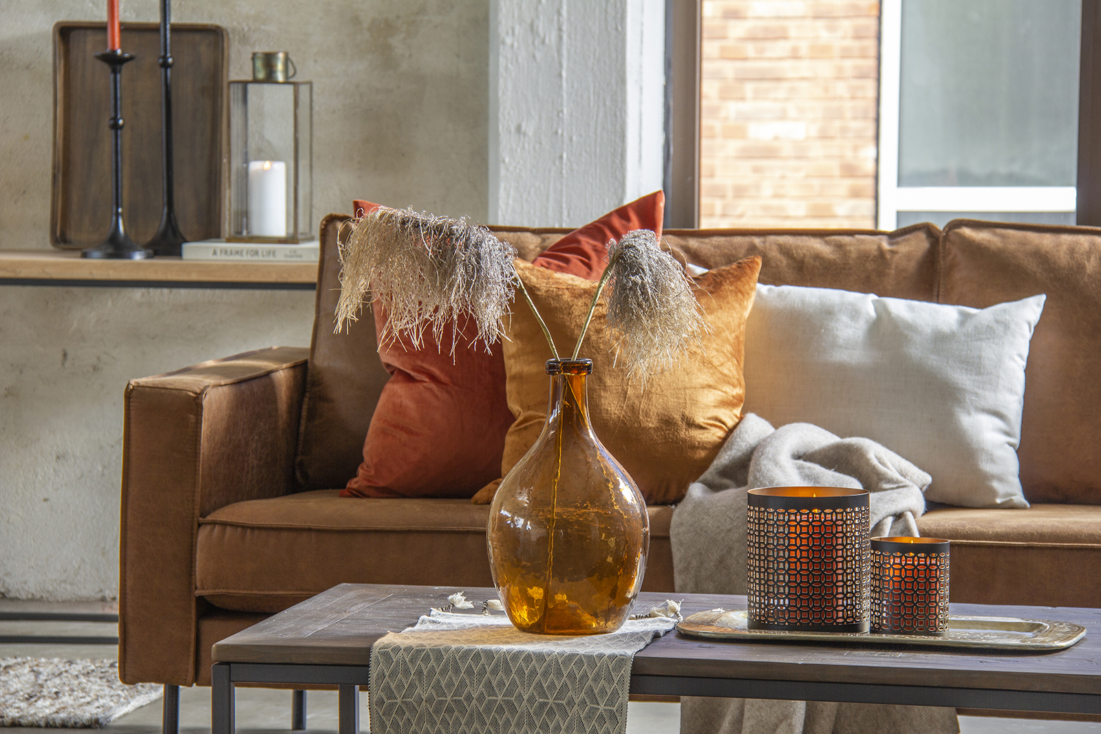 Westin 3,5-seter I Colorado Cognac (70% hud og 30% polyester) med sorte ben