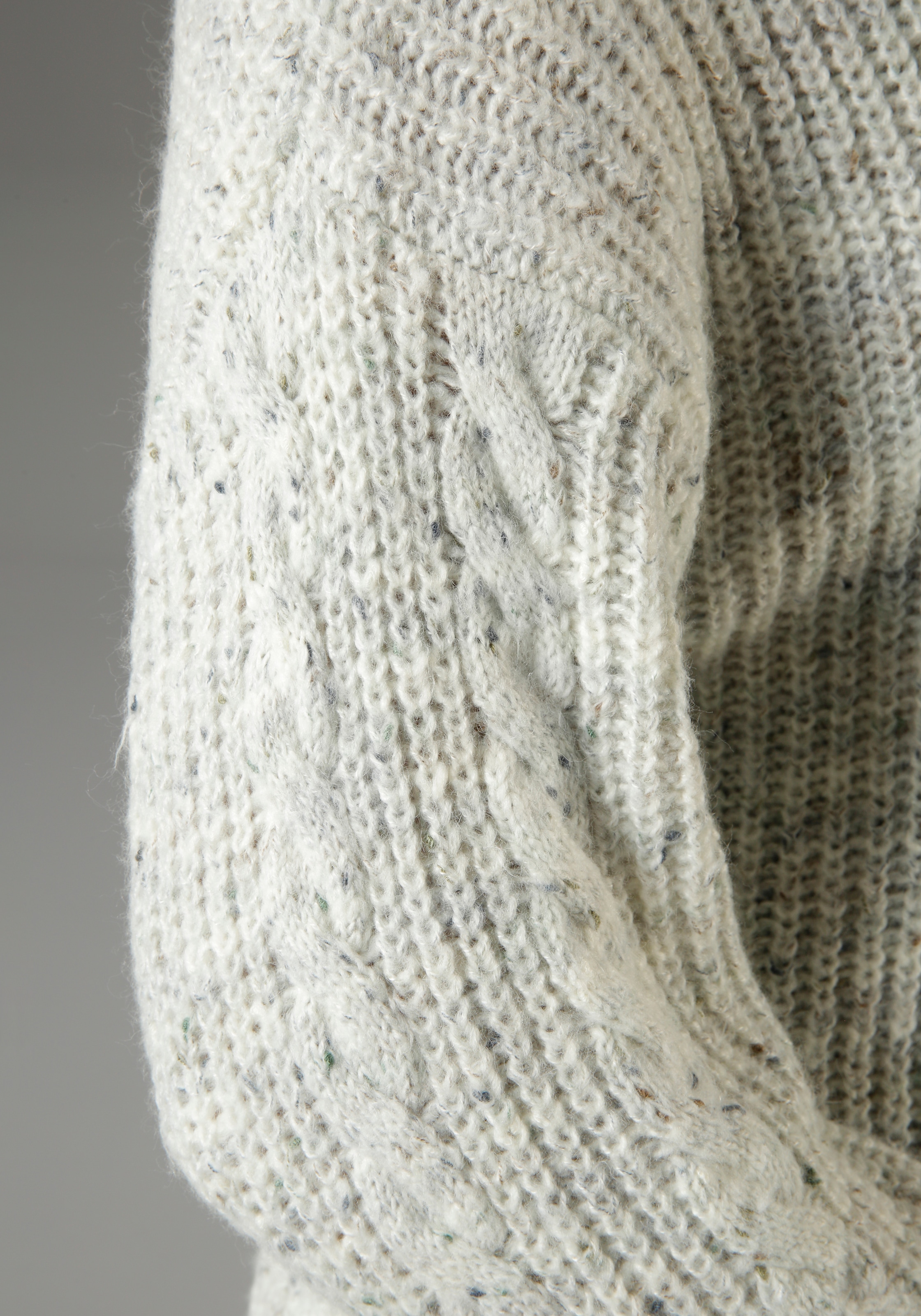 Aniston CASUAL Rollkragenpullover , aus trendigem Melange-Garn