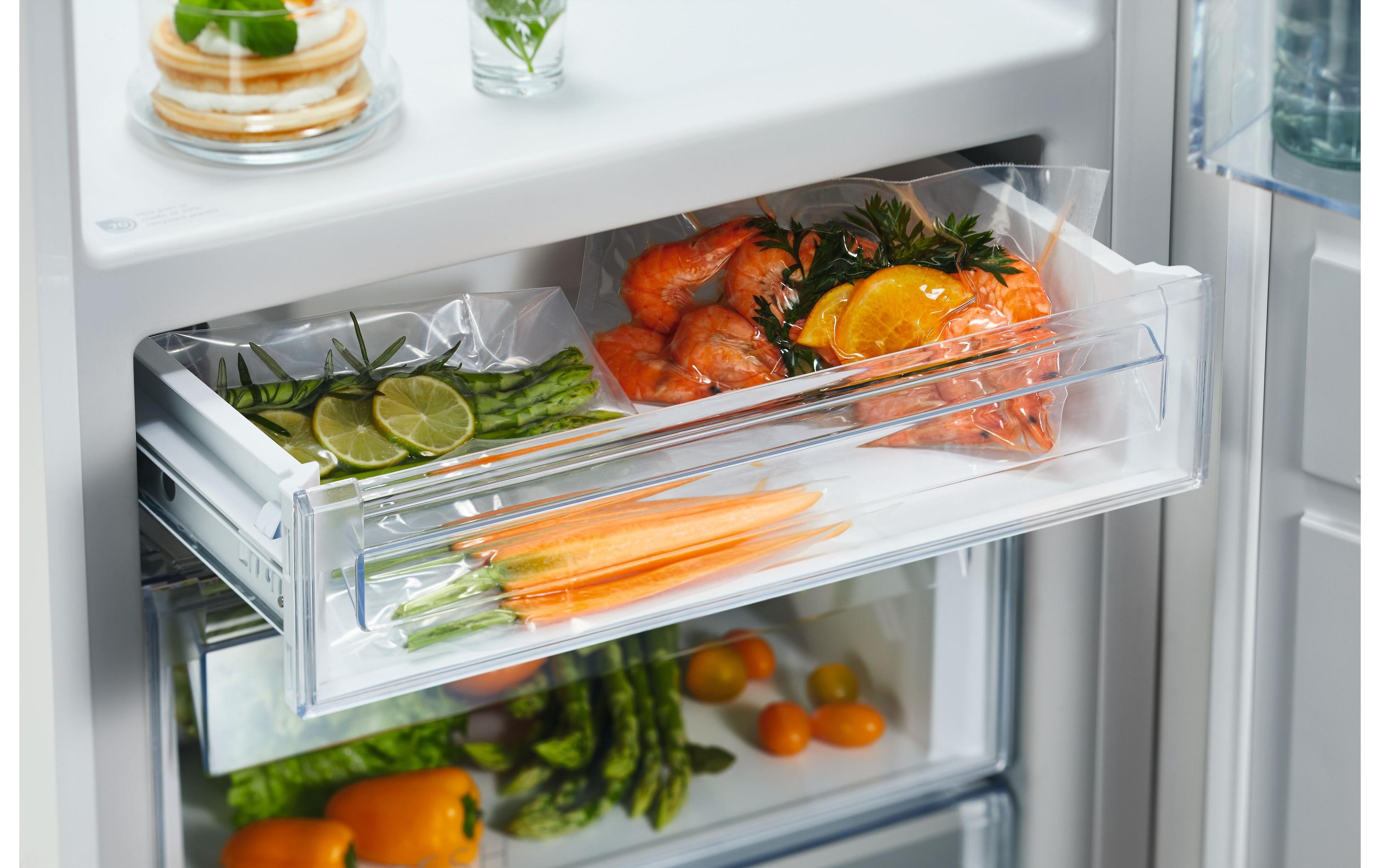 Einbaukühlschrank IK3035CZL Links/Wechselbar<br>Effizienter Kühlschrank mit digitaler Temperaturregelung, SoftClosing-Tür und flexiblen Ablagen für perfekte Frische
