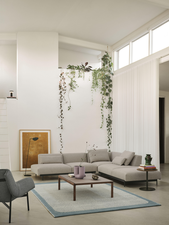 Muuto Couple salontafel 120x84 plain donker eiken pale blue