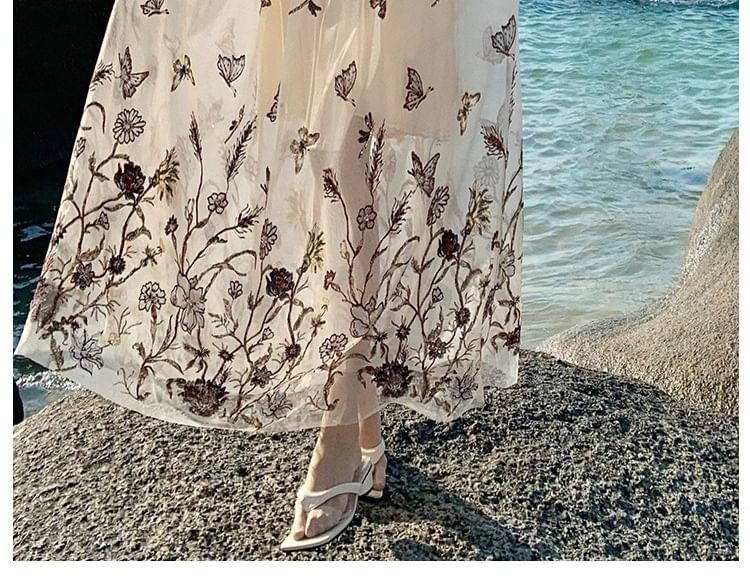 Moanum - Mouwloze V-hals maxi-zonjurk met vlinderprint