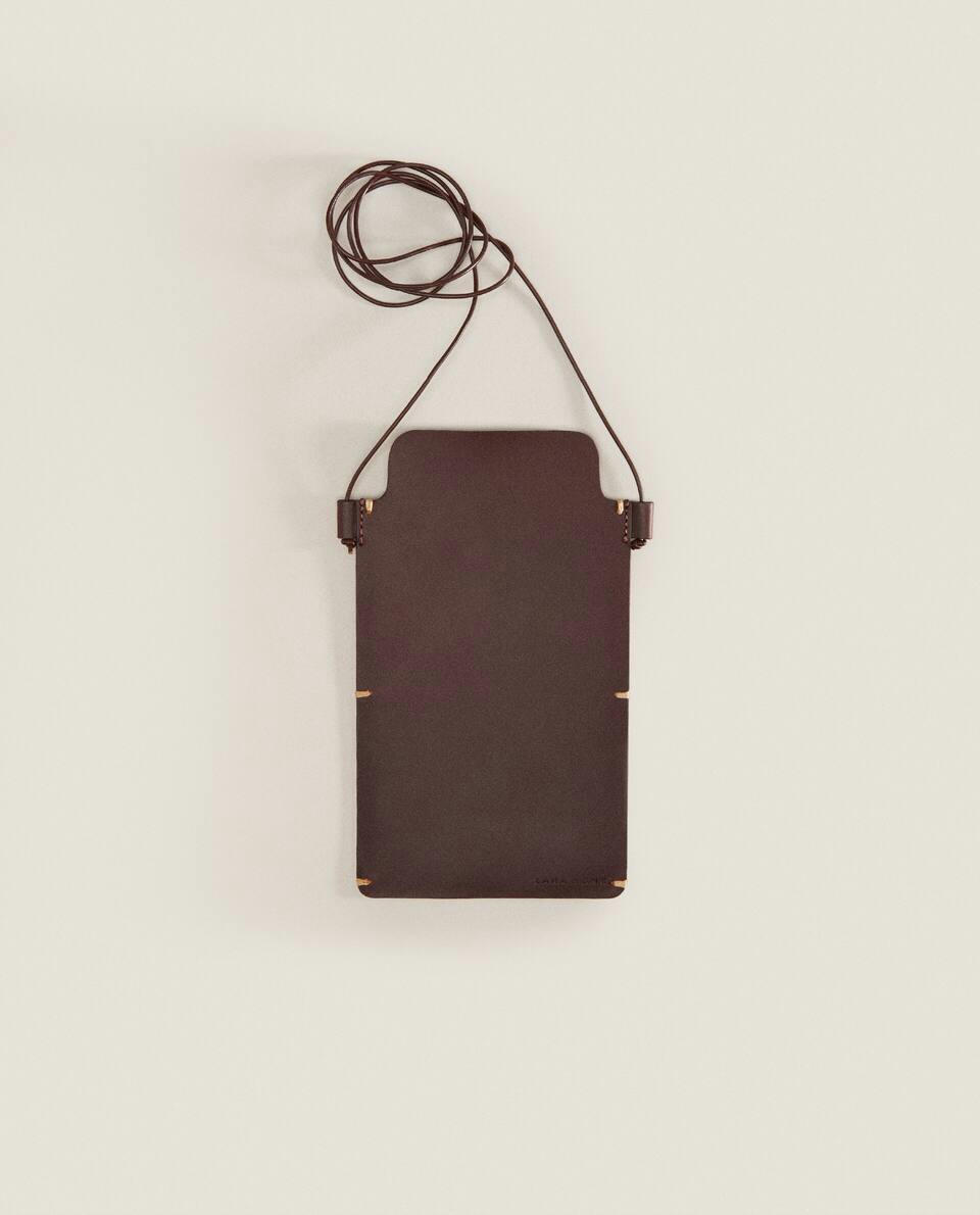 CAPA DE CELULAR EM COURO COM DETALHES DE COSTURA