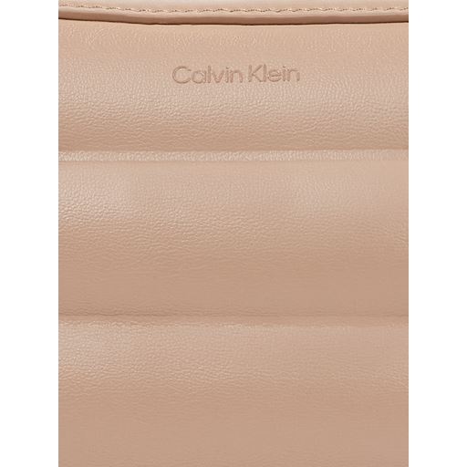 Calvin Klein Line Quilt Camera Crossbody Taske, Chanterelle