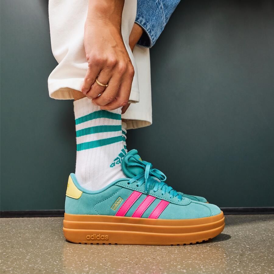 Adidas Sportswear Plateausneakers VL COURT BOLD Design in de voetsporen van de adidas Gazelle Bold