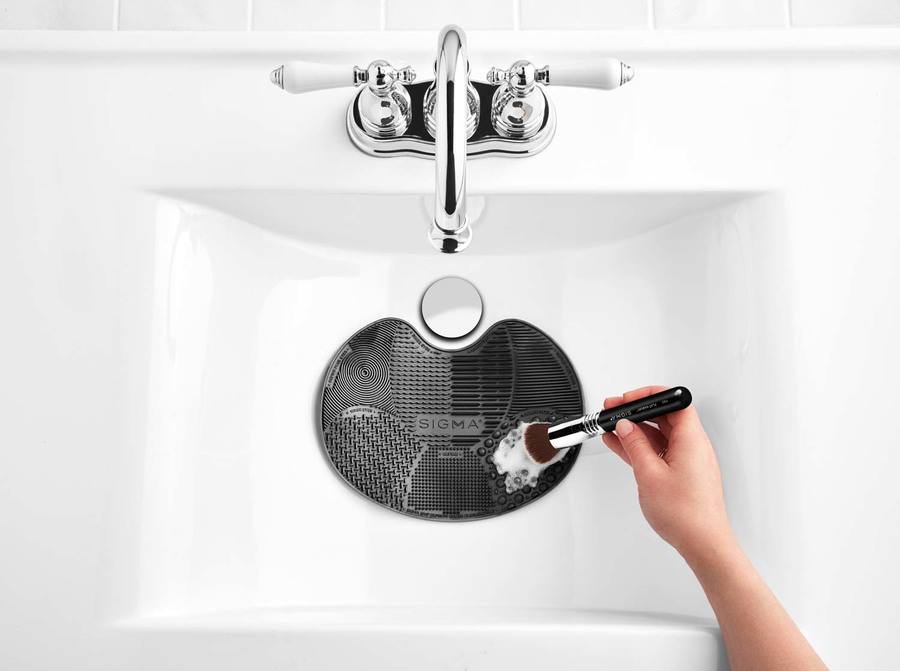 Sigma F80 Flat Kabuki™ Brush Chrome