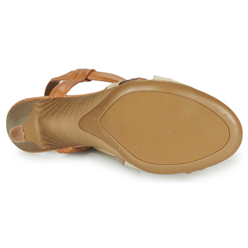 Betty London - POULOI - Cognac