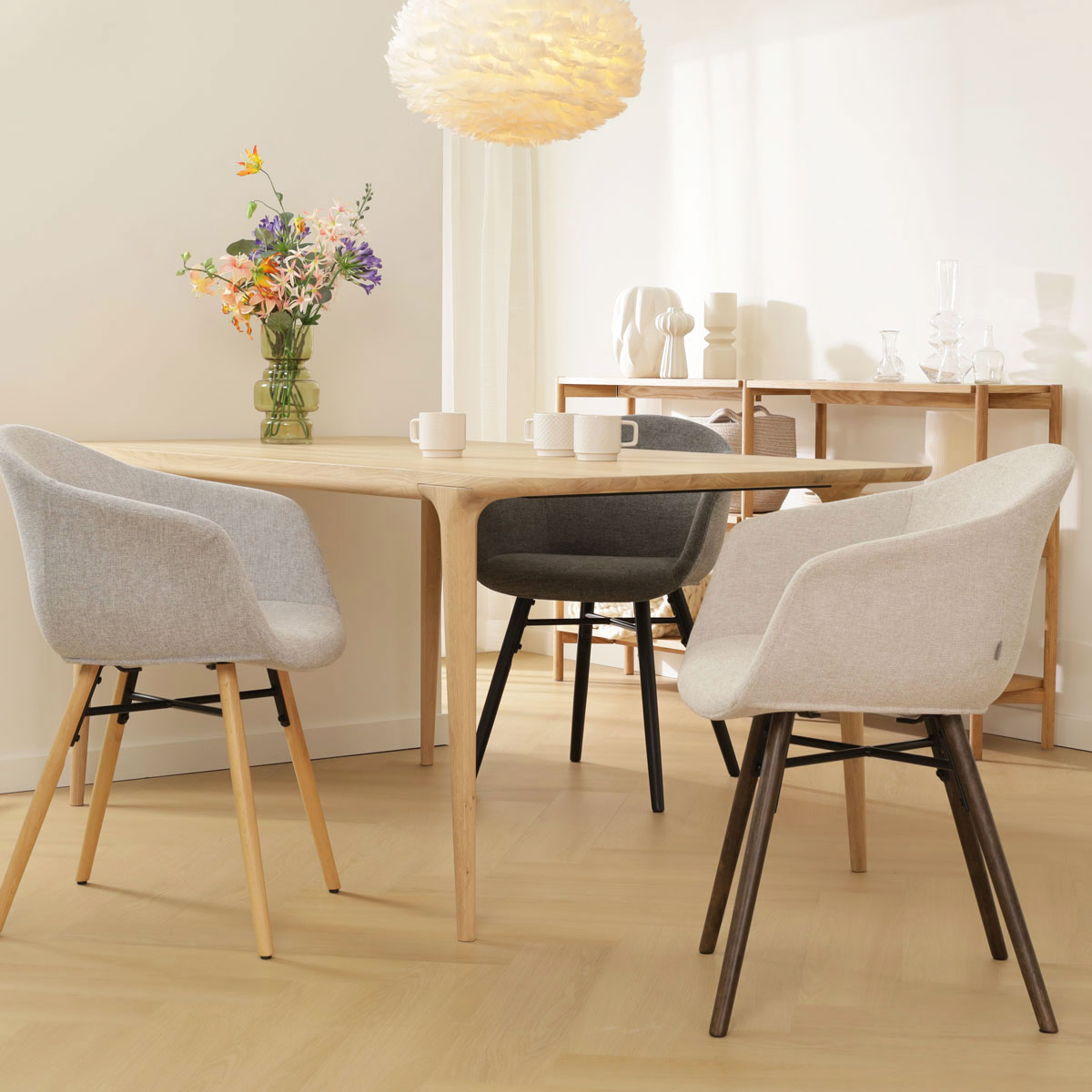 Eetkamerstoel Nena-Otis beige - walnoot houten onderstel