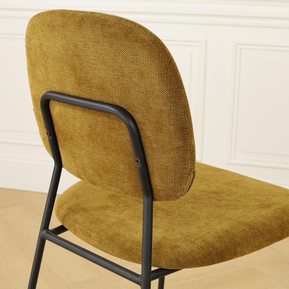 Barkruk Jasmijn warm groen - zwart onderstel H65