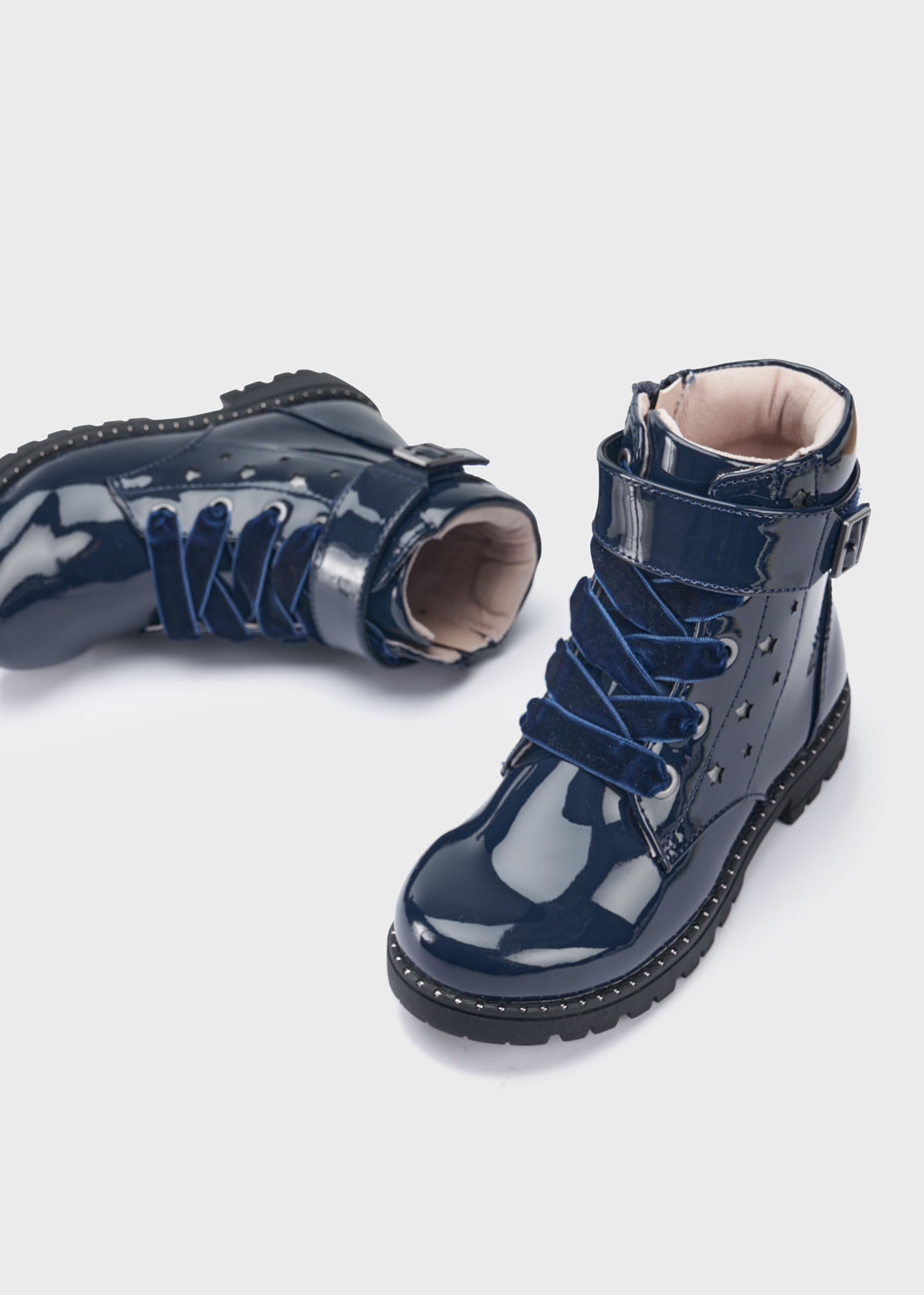 Botas de couro envernizado estilo motociclista para meninas