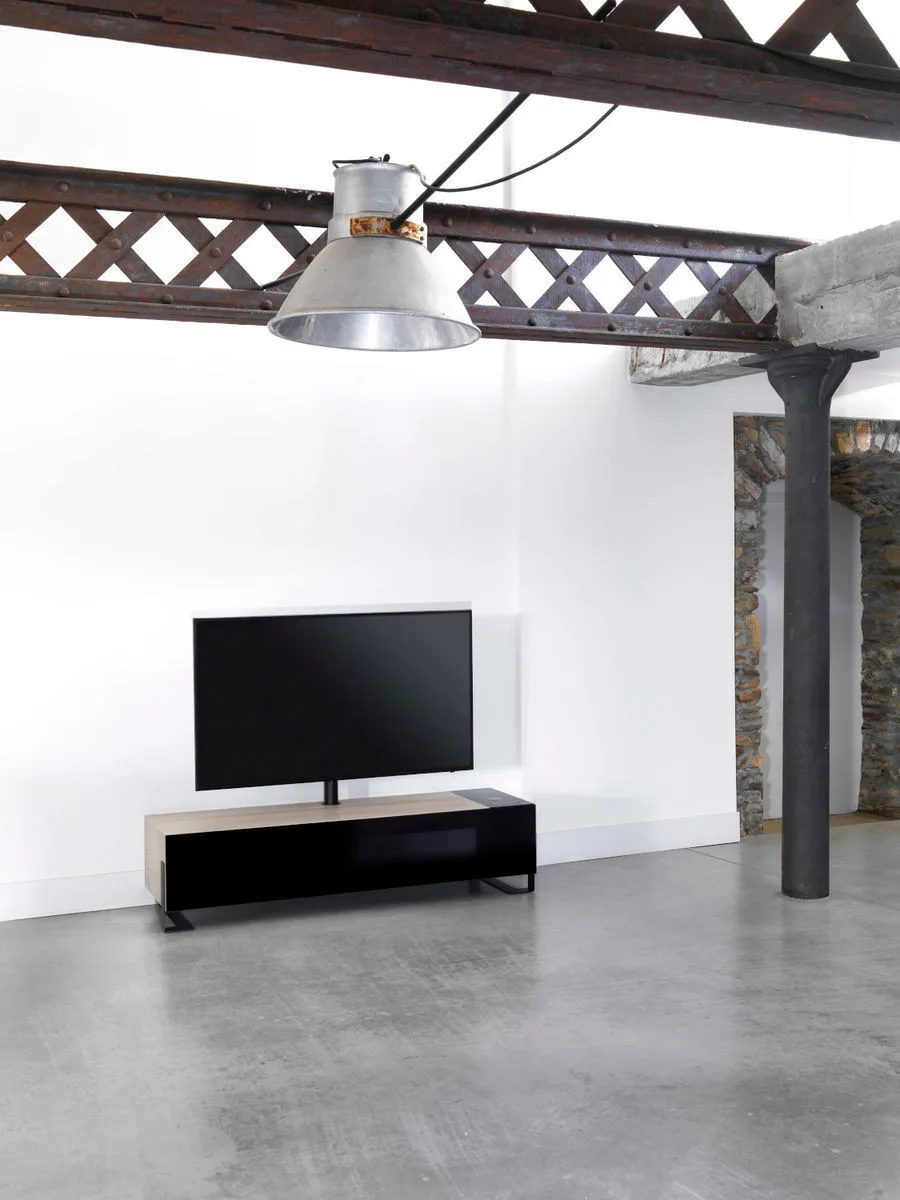 Erard Naga 1600 Bois clair (Nordic) avec chargeur USB, Qi et colonne Meubles TV