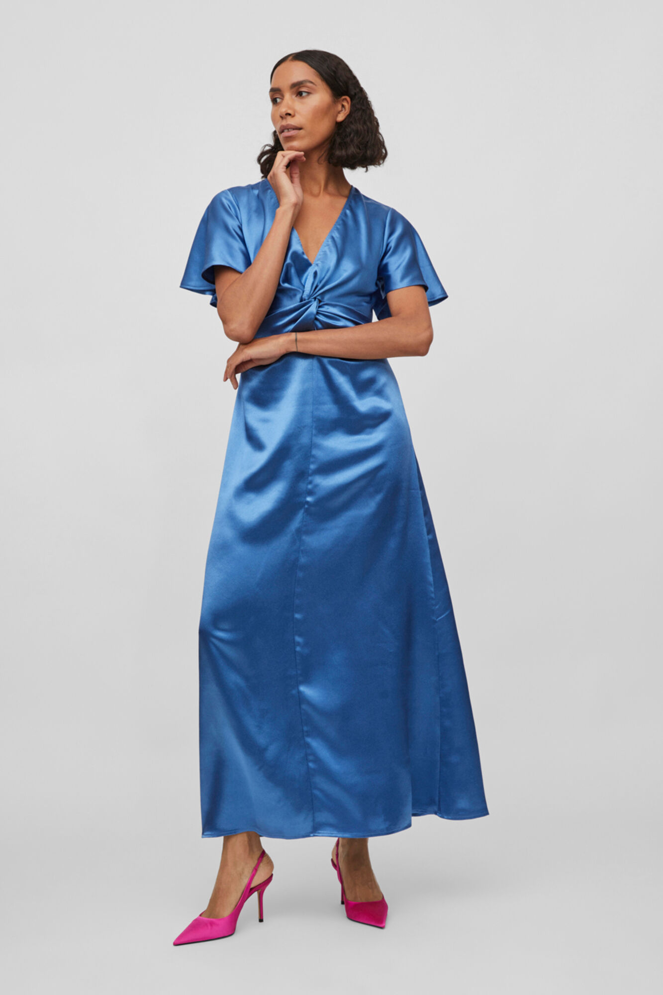 Vestido de cetim com mangas curtas - Azul