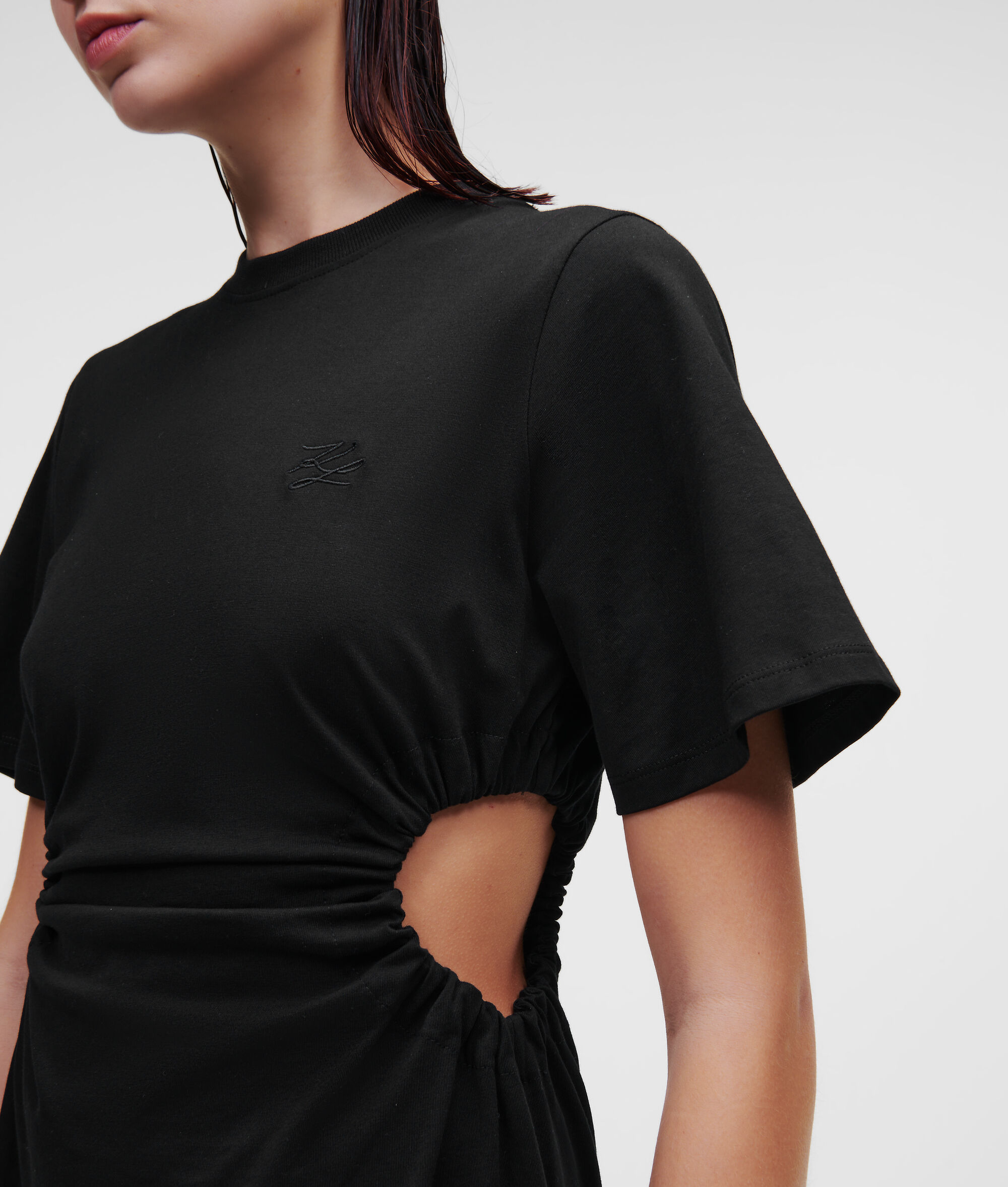 ROBE EN JERSEY AVEC DÉCOUPE