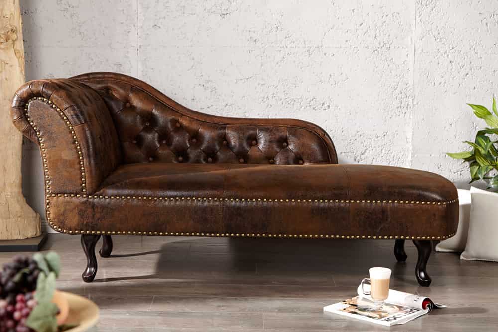 Chesterfield Récamière 170cm antik braun mit Knopfheftung und Nietenbesatz