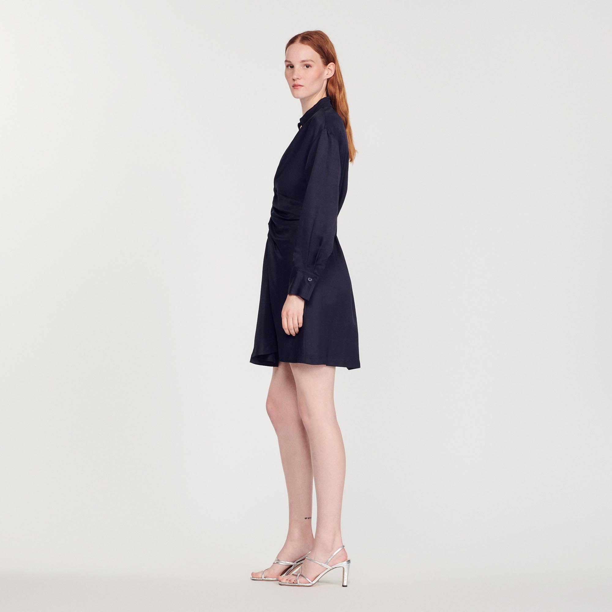 Robe courte á manches longues