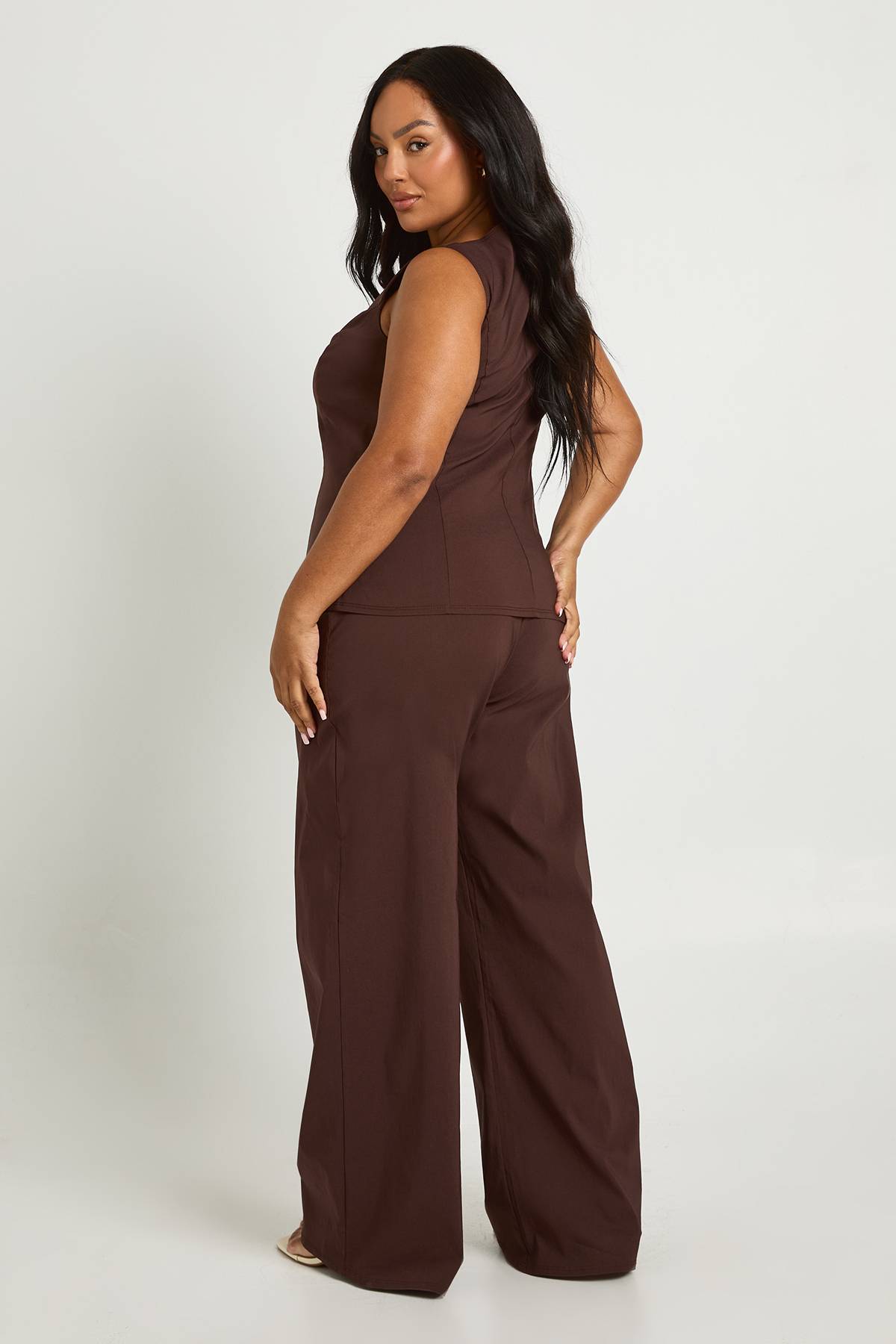 boohoo Plus Super Stretch gilet ajusté à coupe longue & pantalon à jambes larges