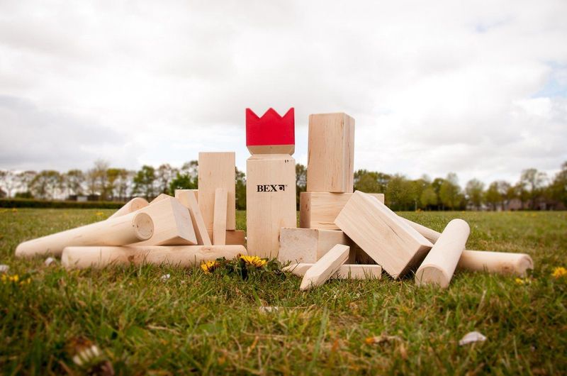 Bex Sport - Kubb - Buitenfamiliespel - Rood - 1 Koning 10 Torens 6 Worpstokken