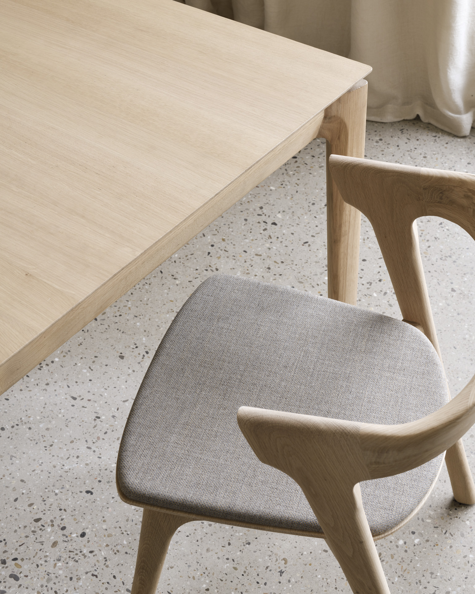 Bok stoel - eiken - warm grey stof