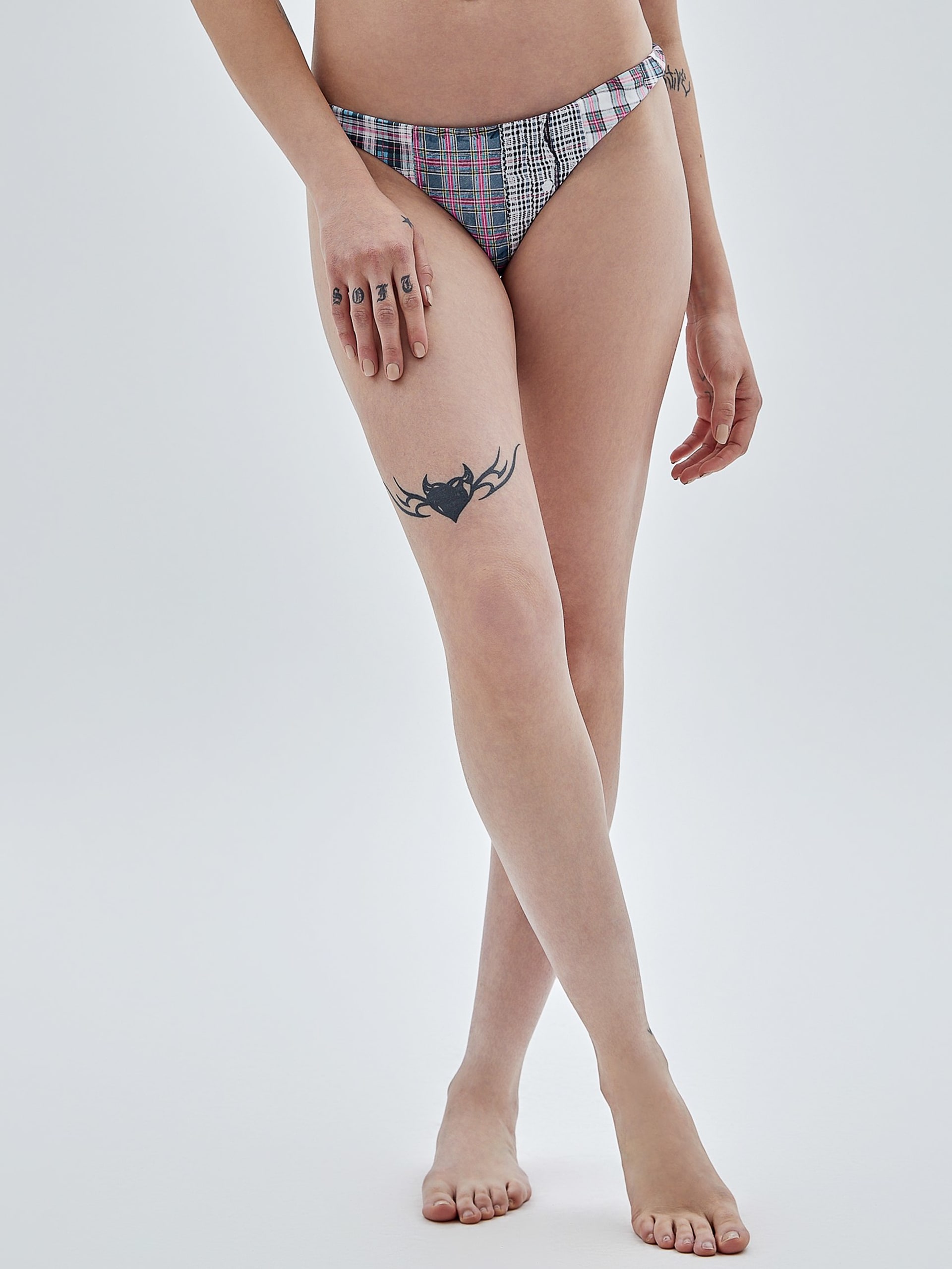 Calcinha de biquíni xadrez GUESS Originals