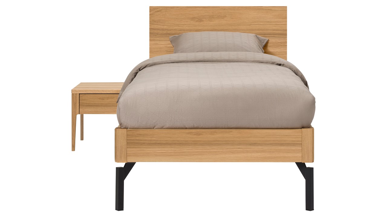 Bed Sky met hoofdbord hout en poten metaal eiken honing