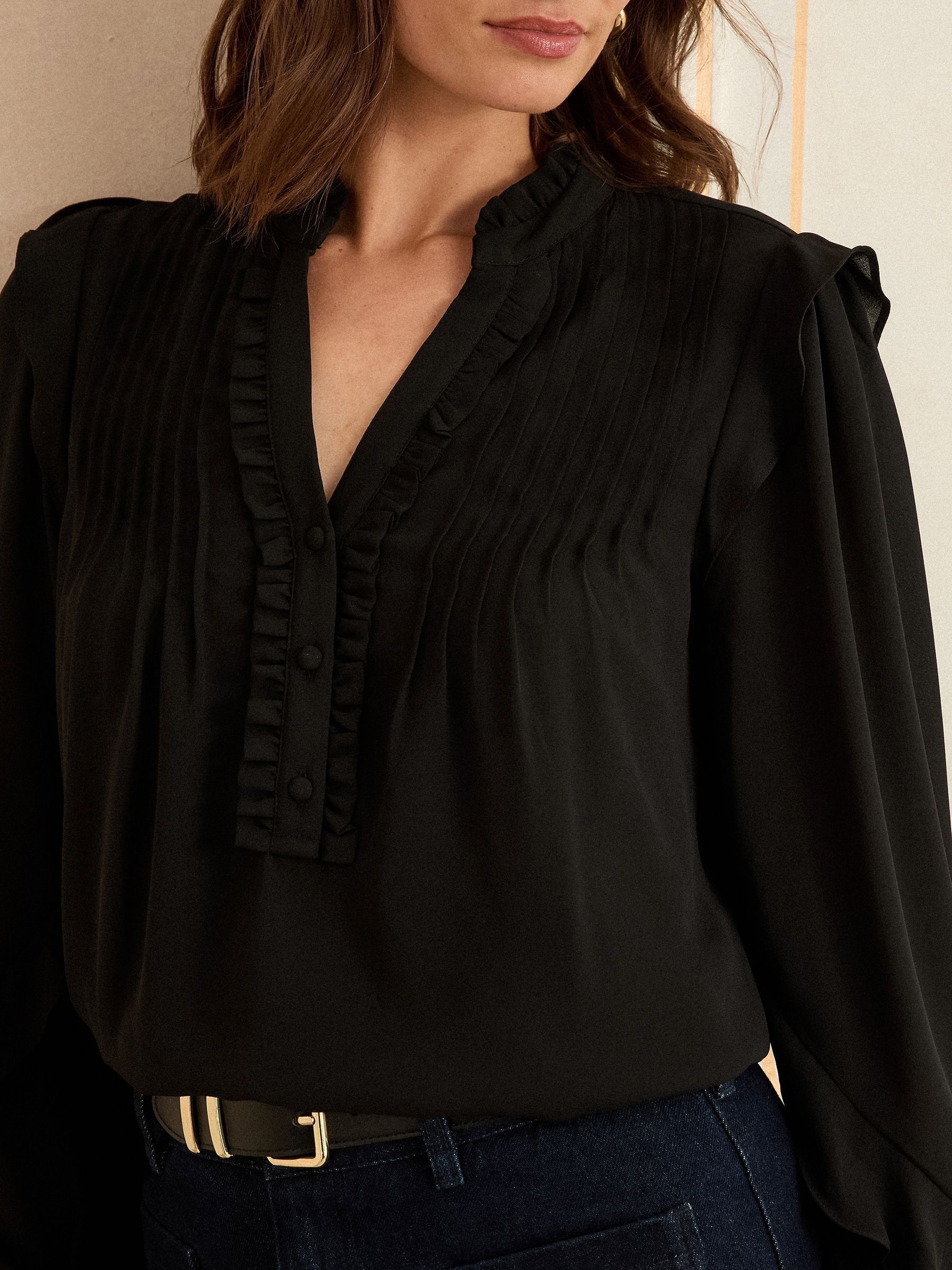 Zwart - Love & Roses blouse met V-hals, plooitjes en lange mouwen