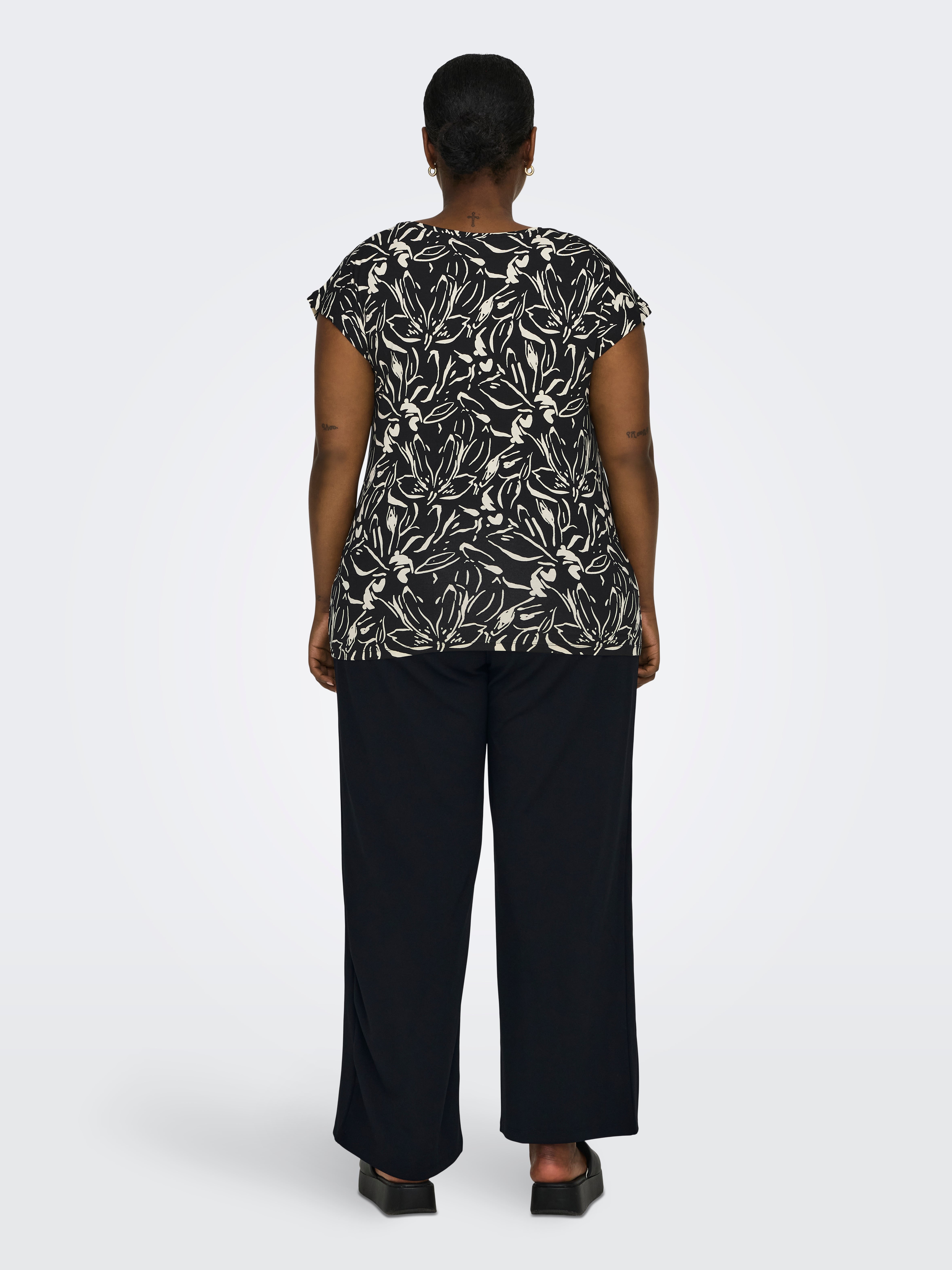 CARFYRLA Top Black