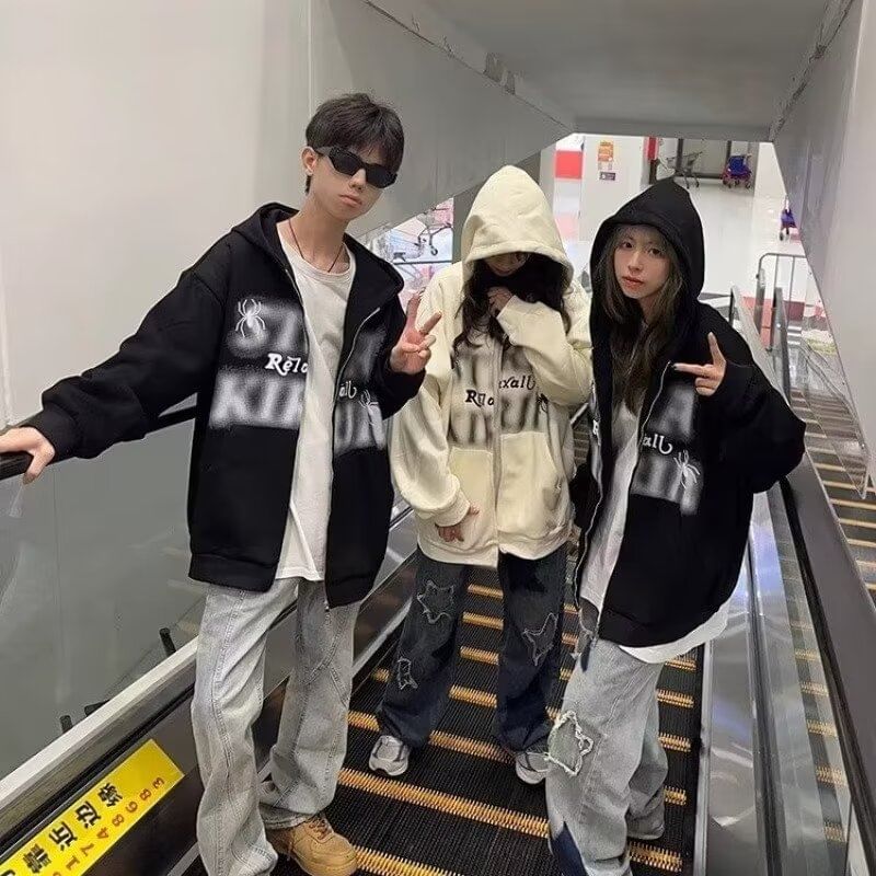 Bay Go Mall - Hoodie met rits en spinnenletters