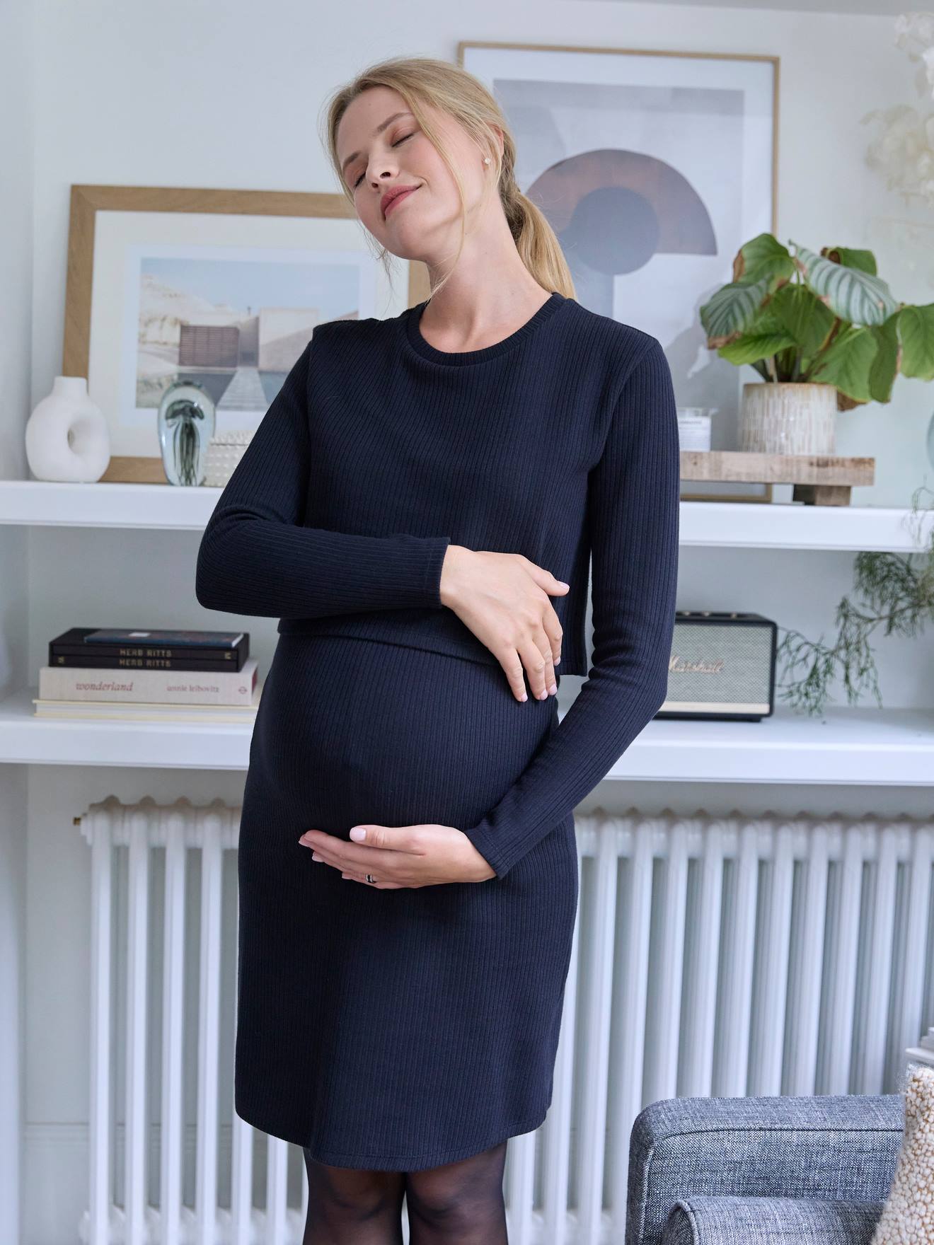 Vestido curto preto canelado para gestantes e lactantes