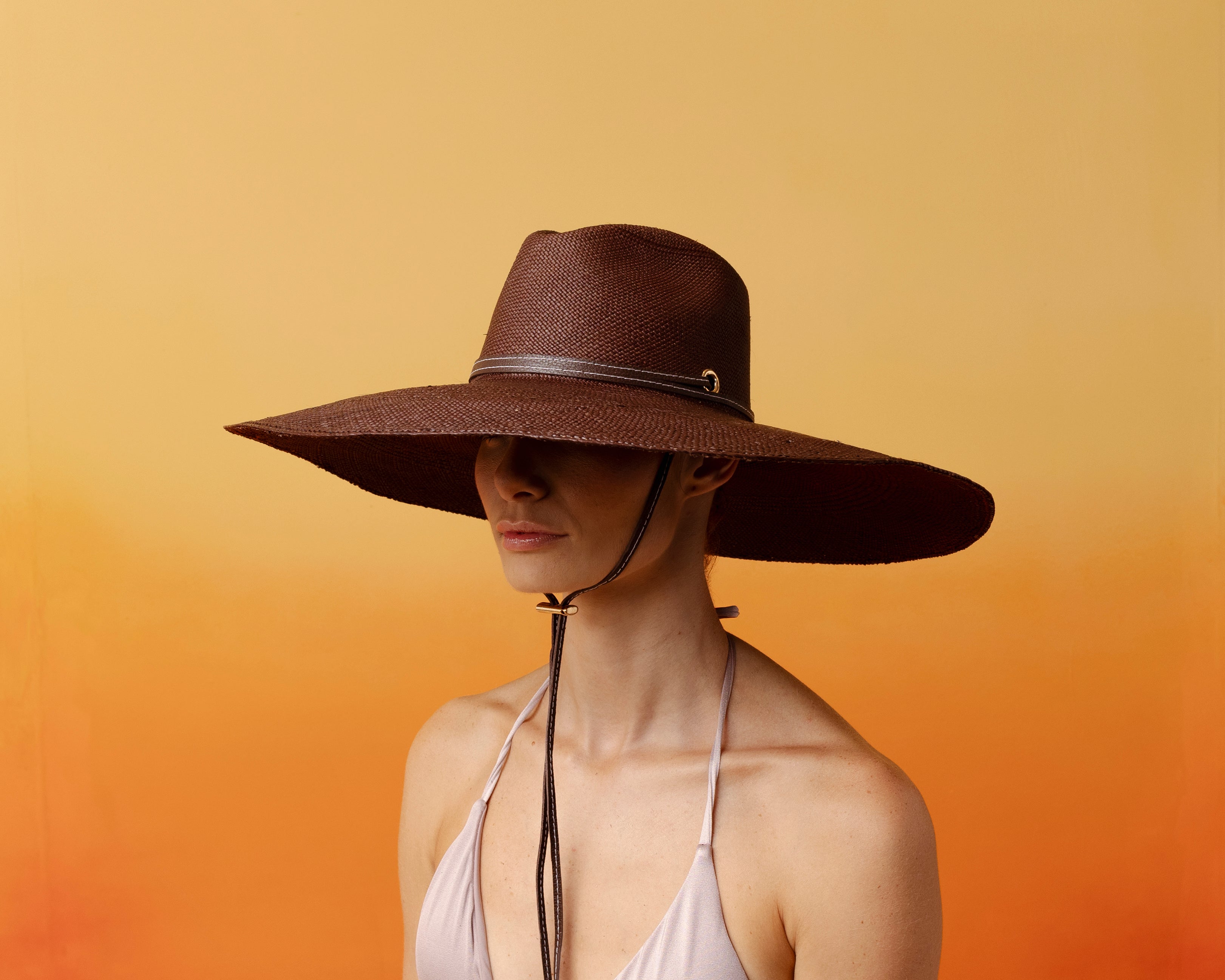 Chapeau Aguacate à bords extra longs avec bandeau en cuir