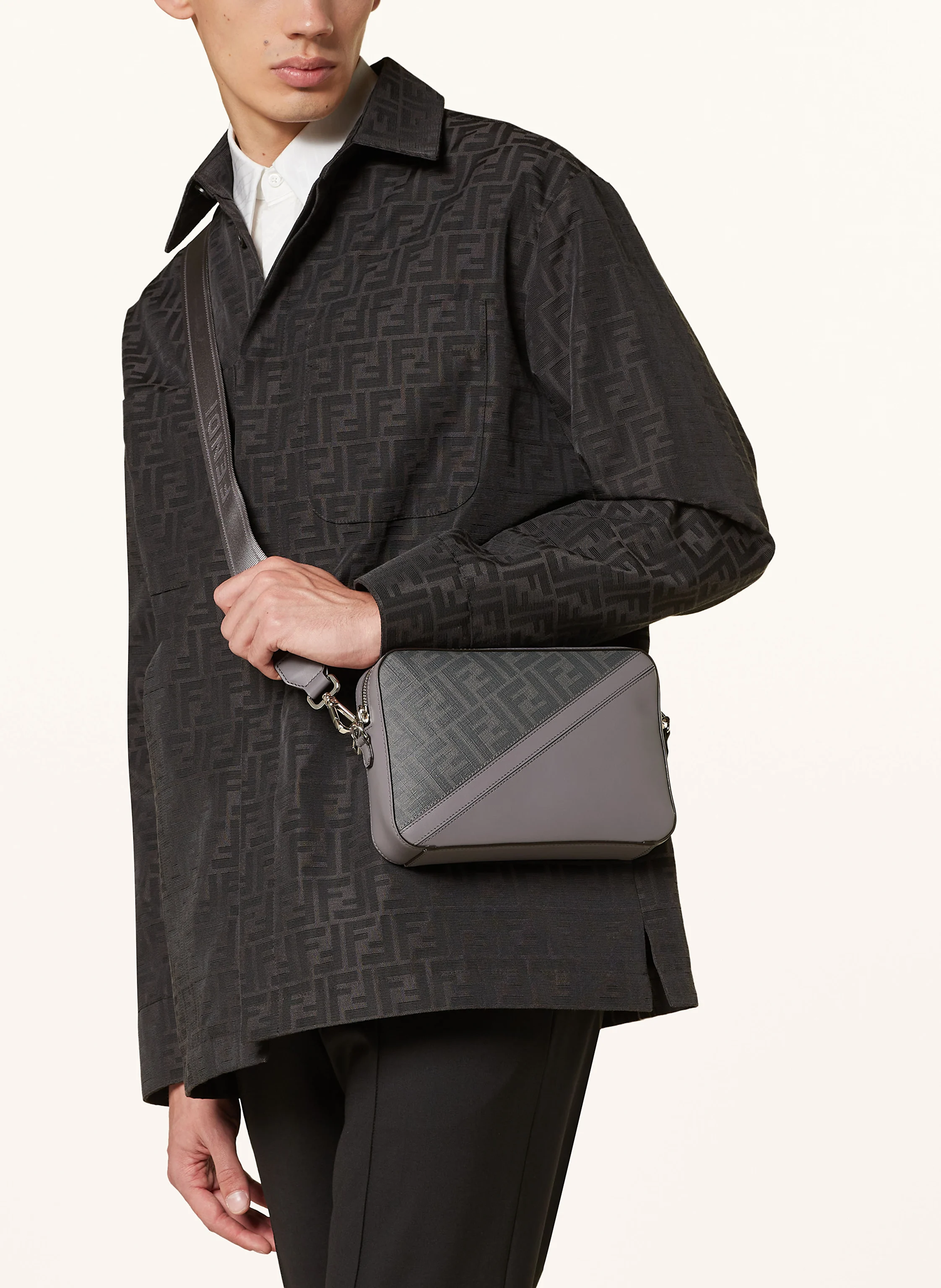 FENDI Umhängetasche CAMERA CASE