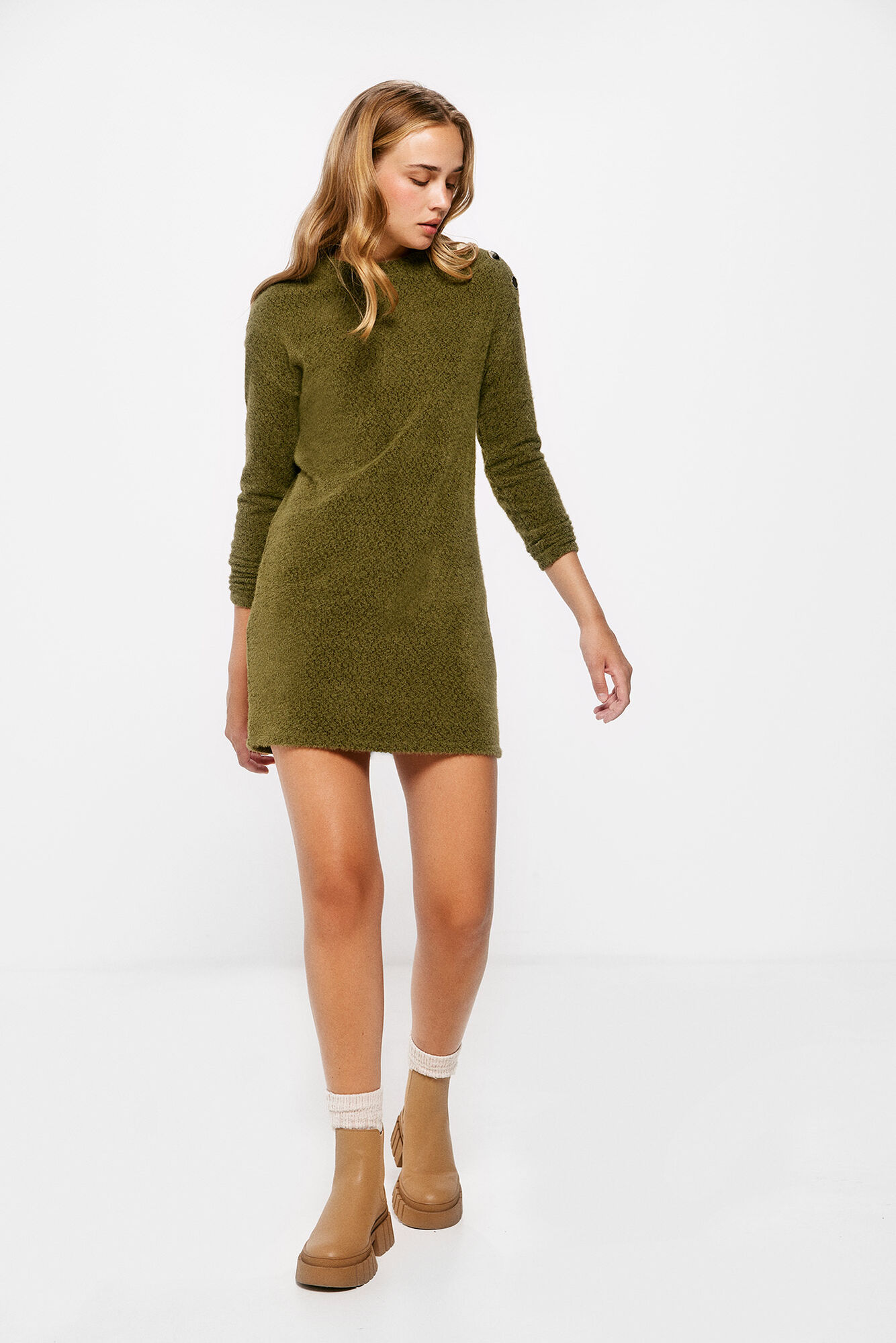 Vestido de chenille com botões no ombro