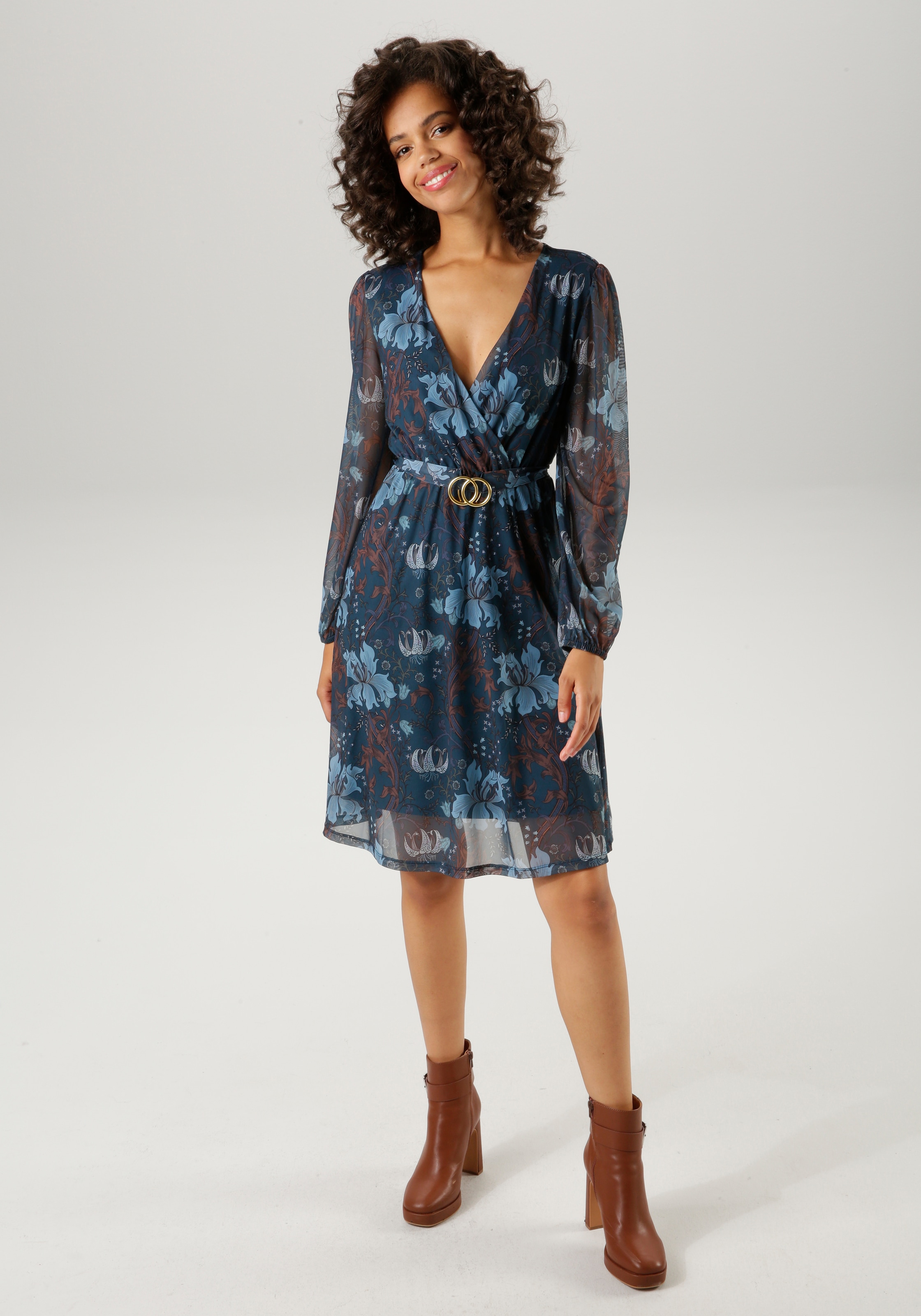 Aniston CASUAL Blusenkleid mit dekorativer Brosche am fixiertem Bindegürtel