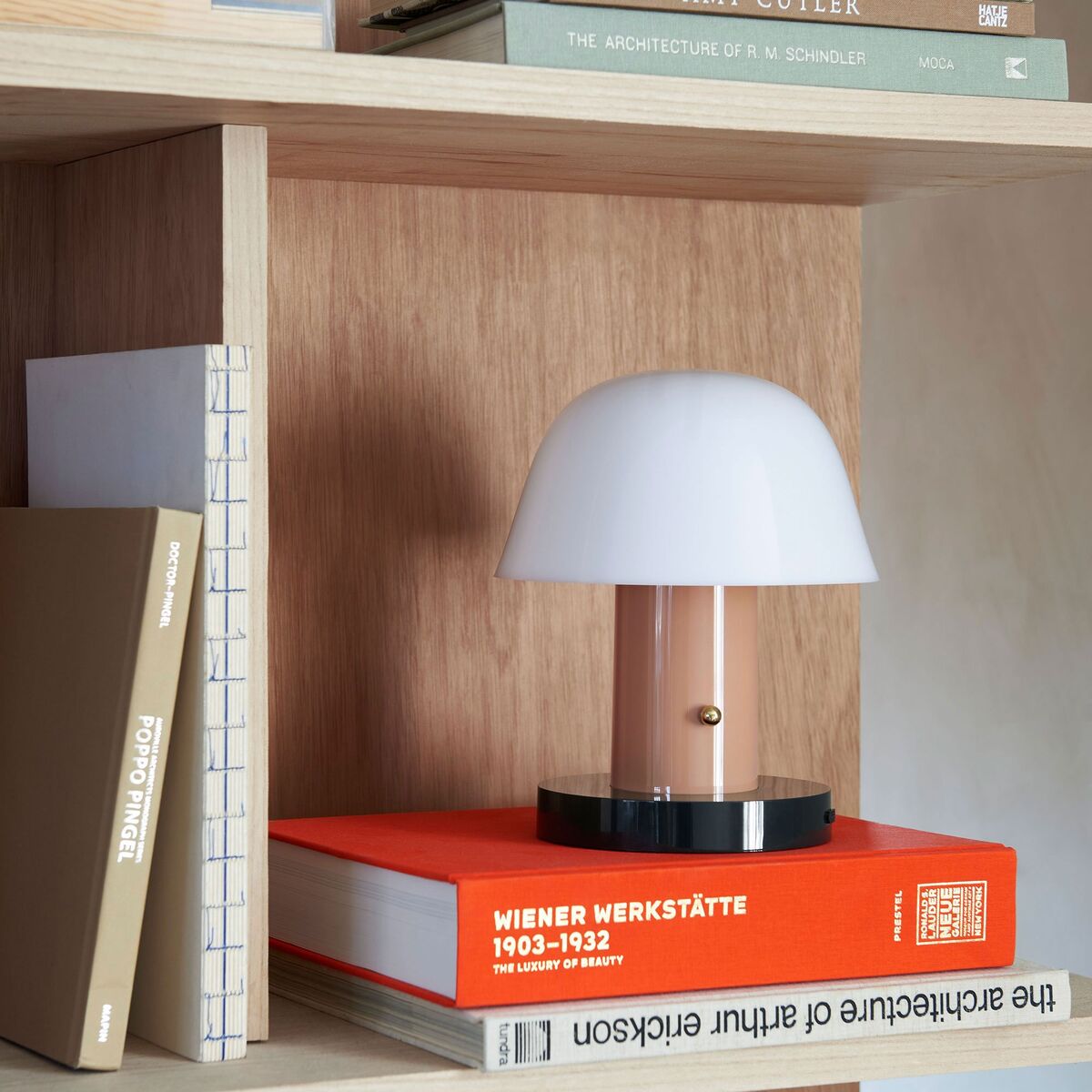 AndTradition Setago JH27 bærbar lampe, nude