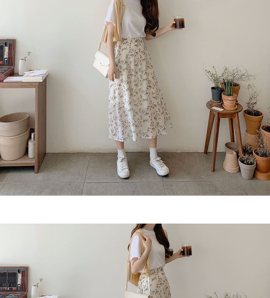 Leoom - Effen T-shirt met korte mouwen / Midi A-lijn rok met bloemenprint