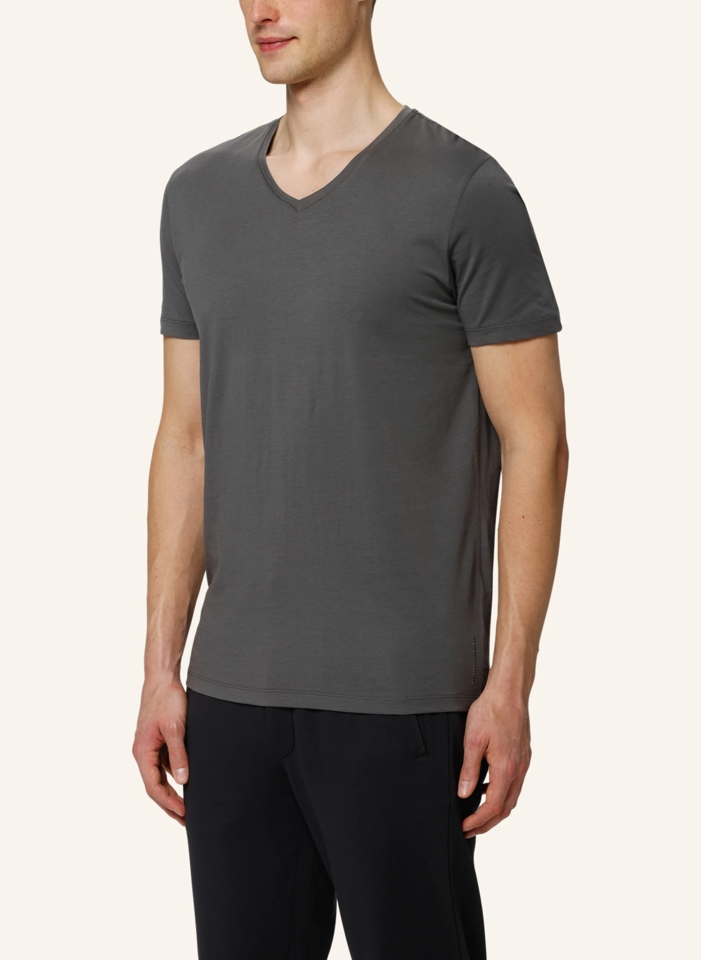 TRUSTED HANDWORK V Neck 1/2-Sleeve T-Shirt