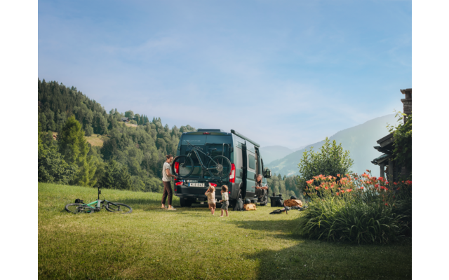 Thule VeloTrack Heck Fahrradträger für Ducato / Jumper / Boxer / Movano / Proace Max passend für 2 Fahrräder, E-Bike geeignet