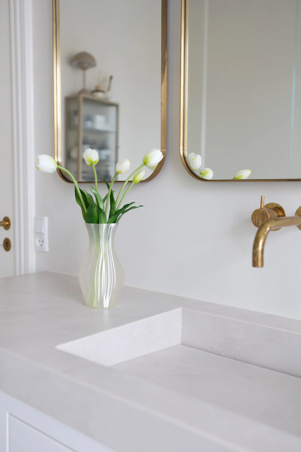 BLOOM OBJECTS  Bloom vase, Ivory - H19 cm.