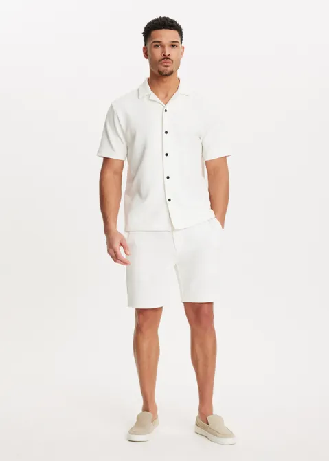 Korte broek met visgraat detail off-white (WIT.O)