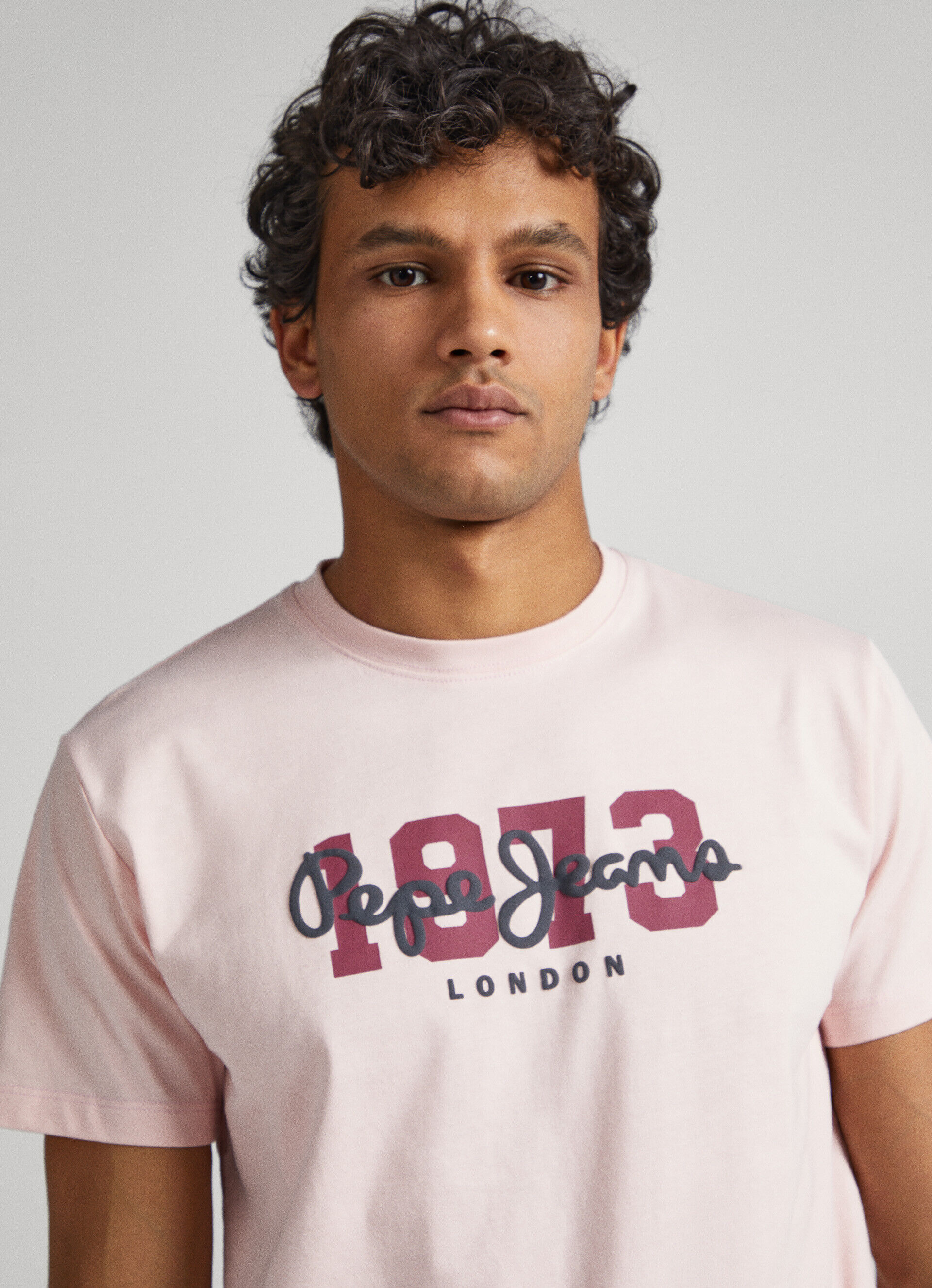 T-SHIRT COM LOGOTIPO 1973 - spritzer rosa
