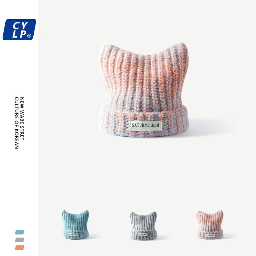 HARPY - Gebreide muts met kattenoorletters en applicaties